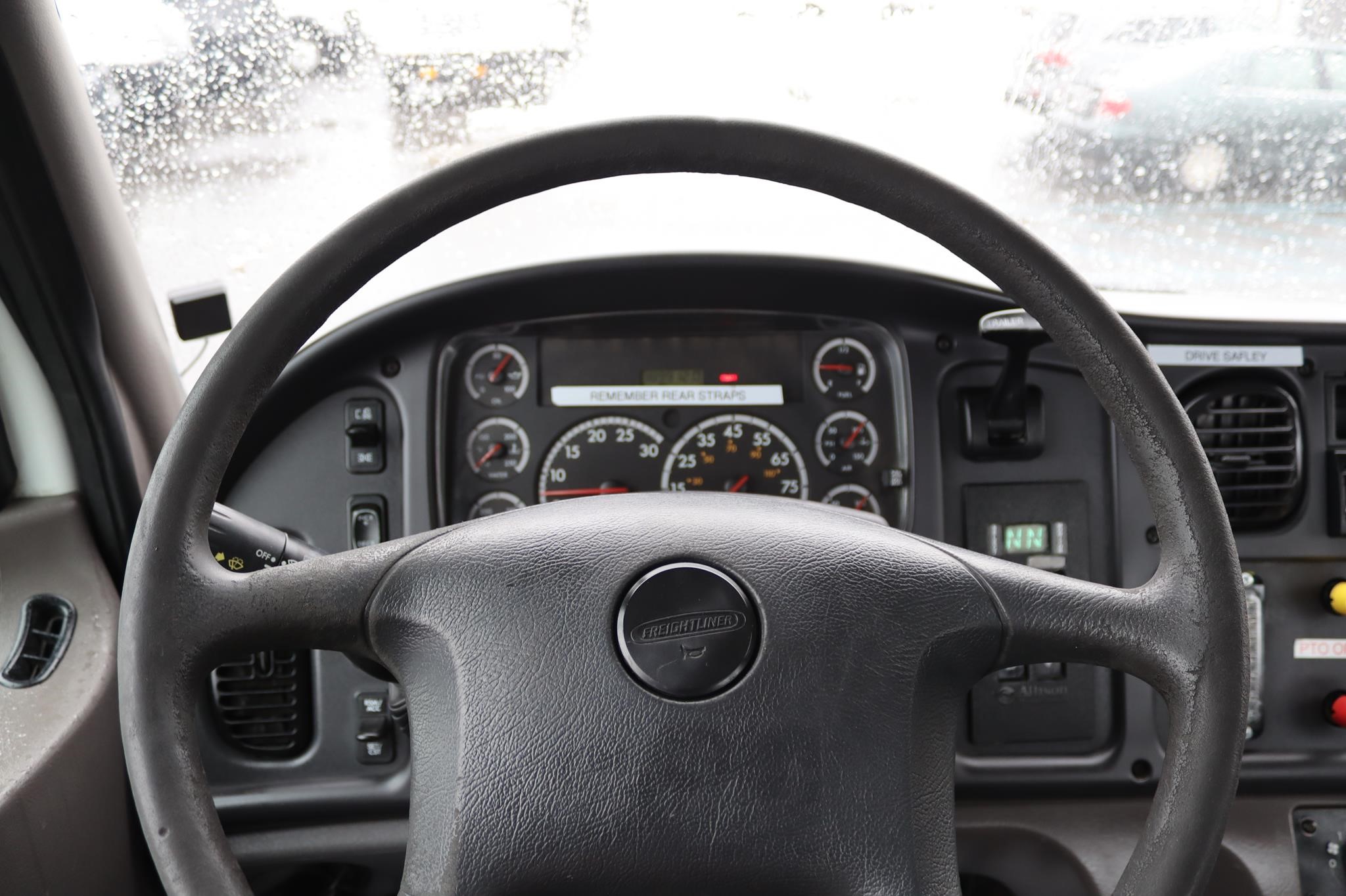 2008 FREIGHTLINER BUSINESS CLASS M2 106 11005755629 2008 FREIGHTLINER BUSINESS CLASS M2 106 11005755629