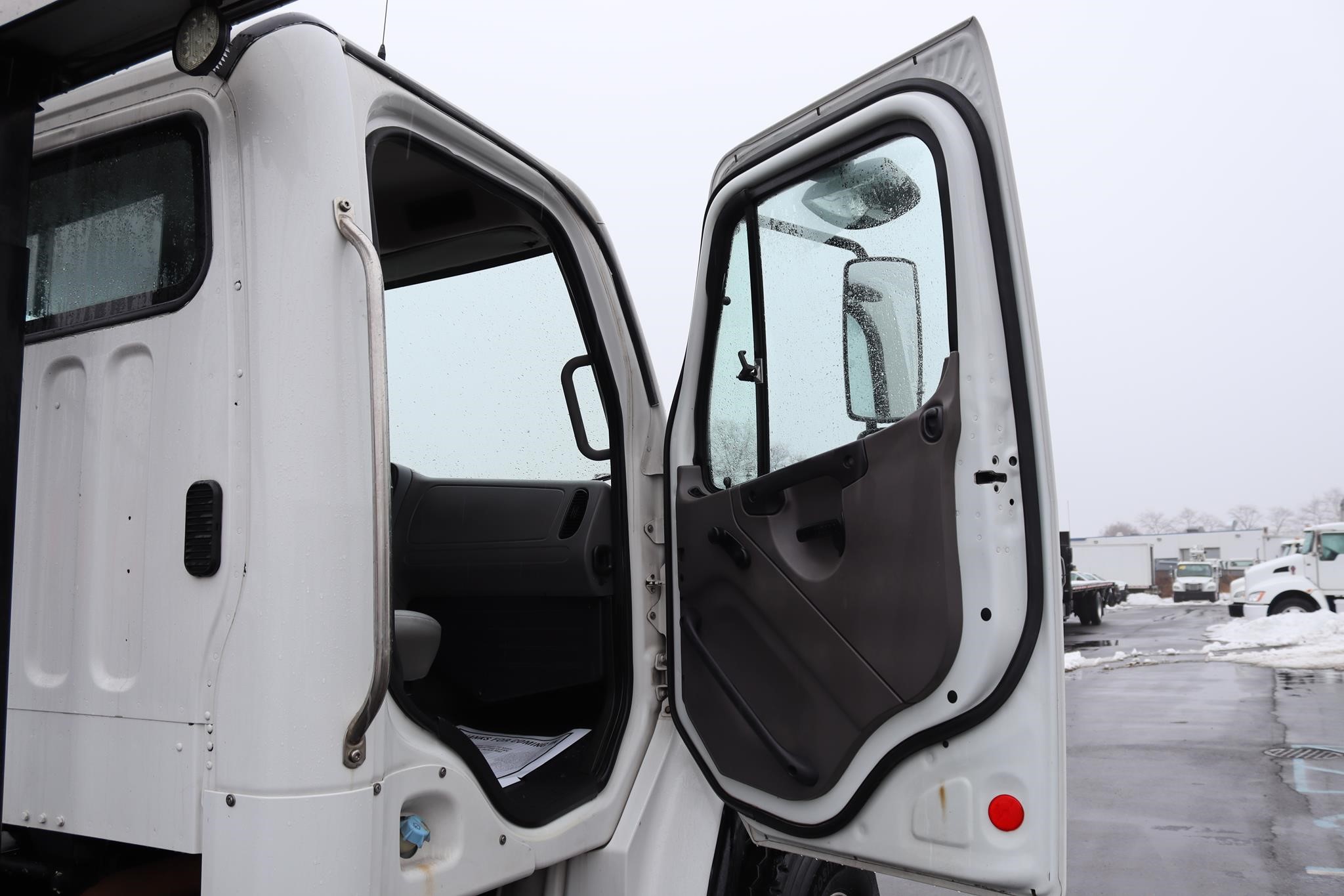 2008 FREIGHTLINER BUSINESS CLASS M2 106 11005755712 2008 FREIGHTLINER BUSINESS CLASS M2 106 11005755712