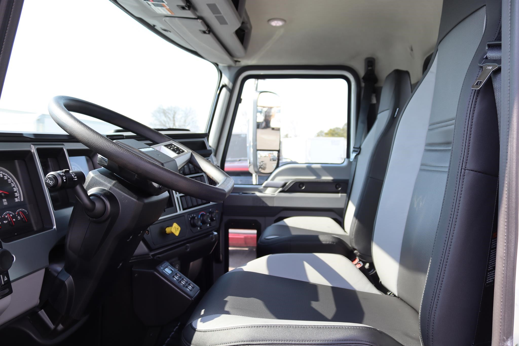 2027 MACK MD6 11013292818 2027 MACK MD6 11013292818