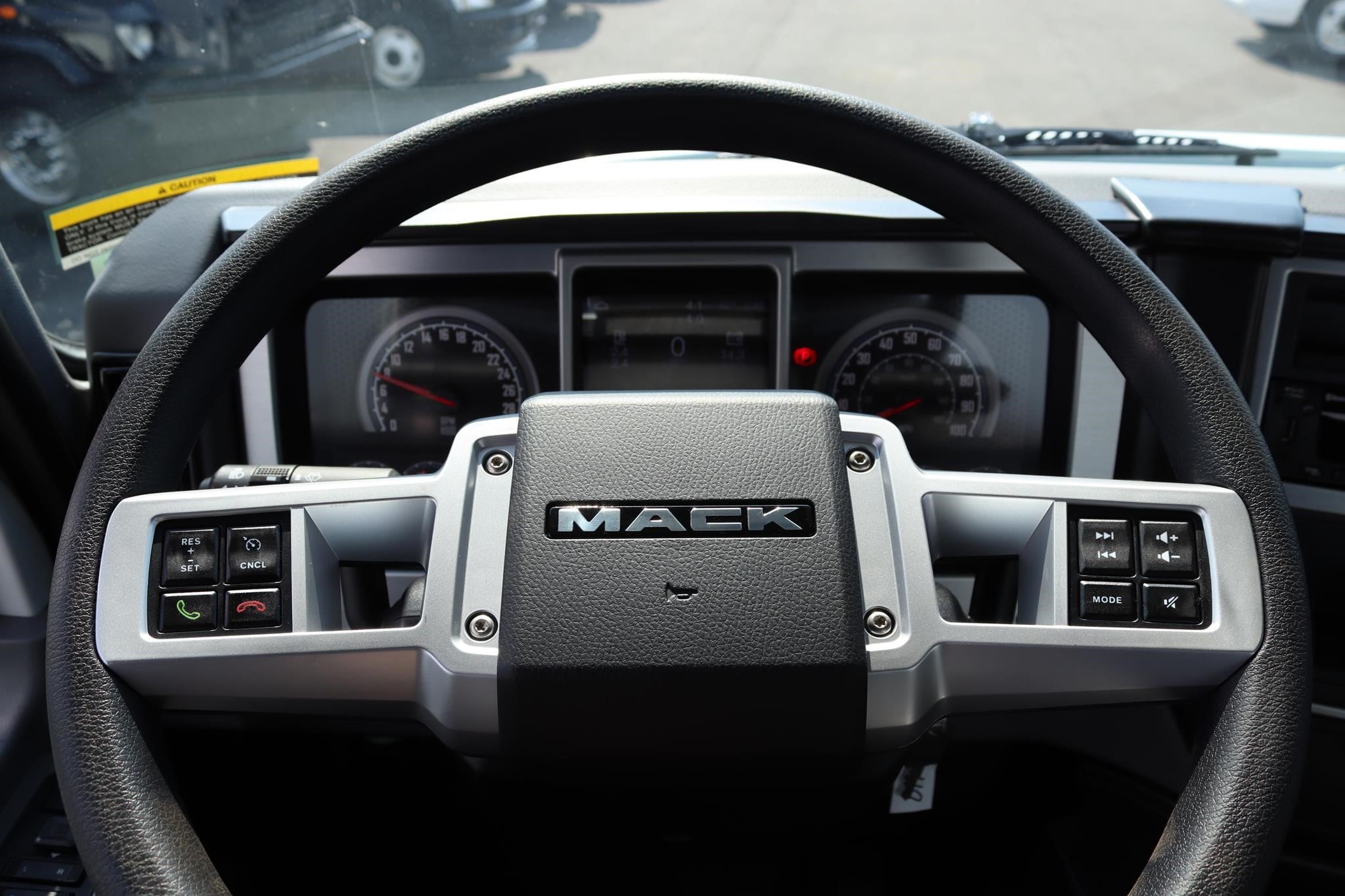 2027 MACK MD6 11013292848 2027 MACK MD6 11013292848