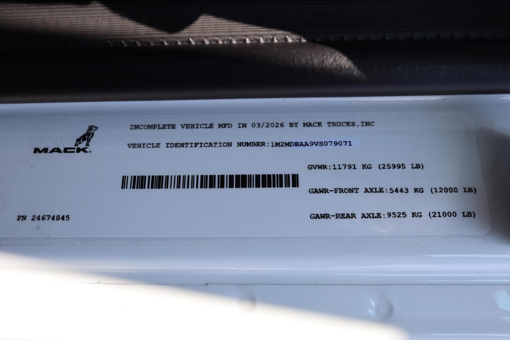 2027 MACK MD6 11013292963 2027 MACK MD6 11013292963
