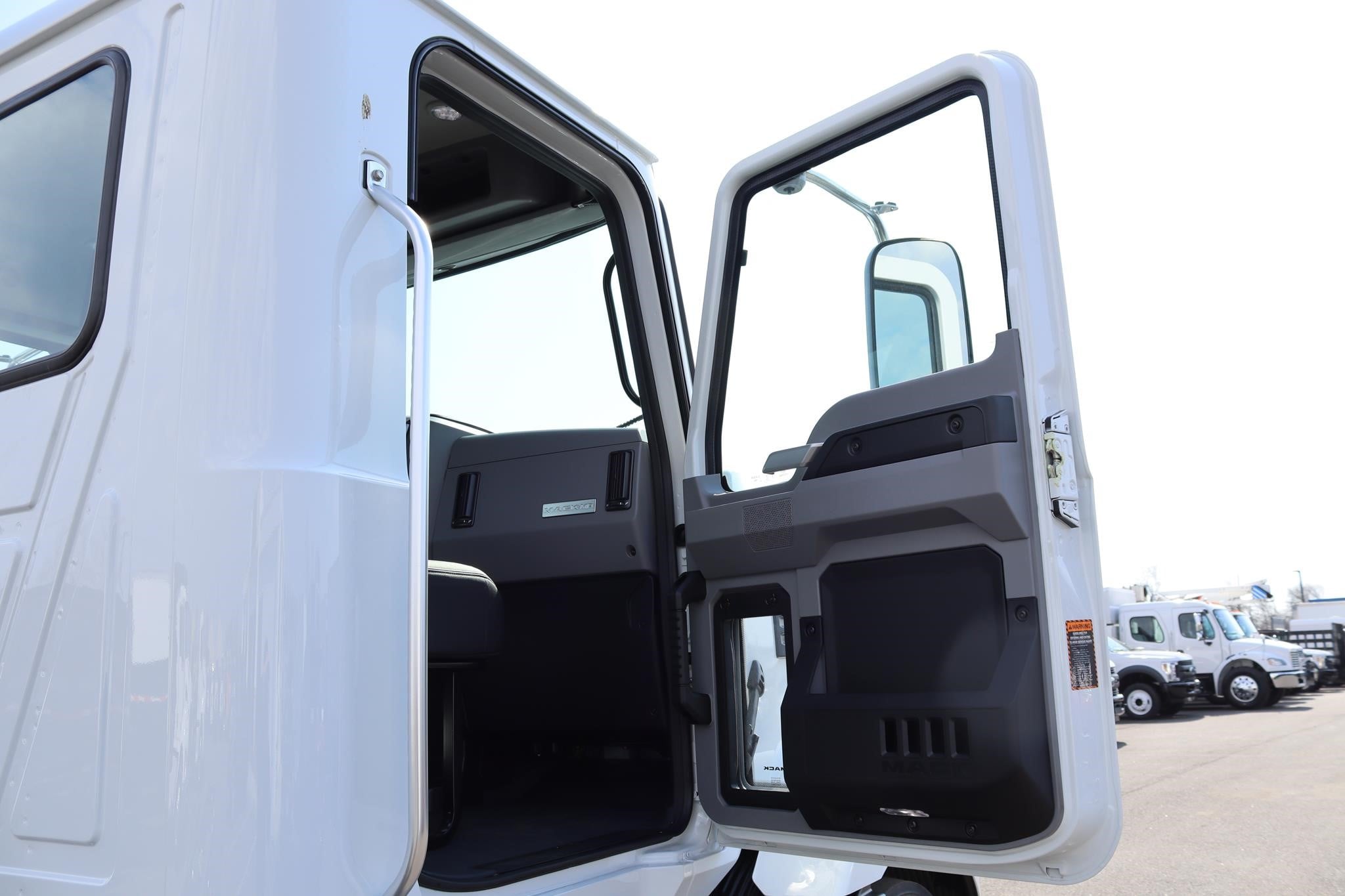 2027 MACK MD6 11013293326 2027 MACK MD6 11013293326