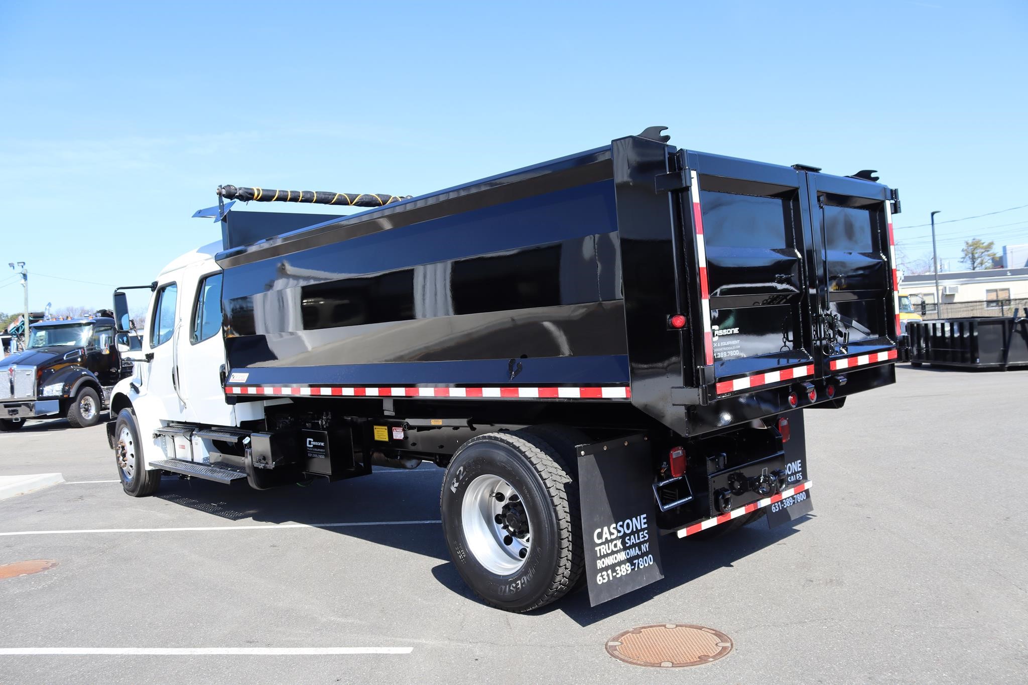 2017 FREIGHTLINER BUSINESS CLASS M2 106 - image 3 of 6