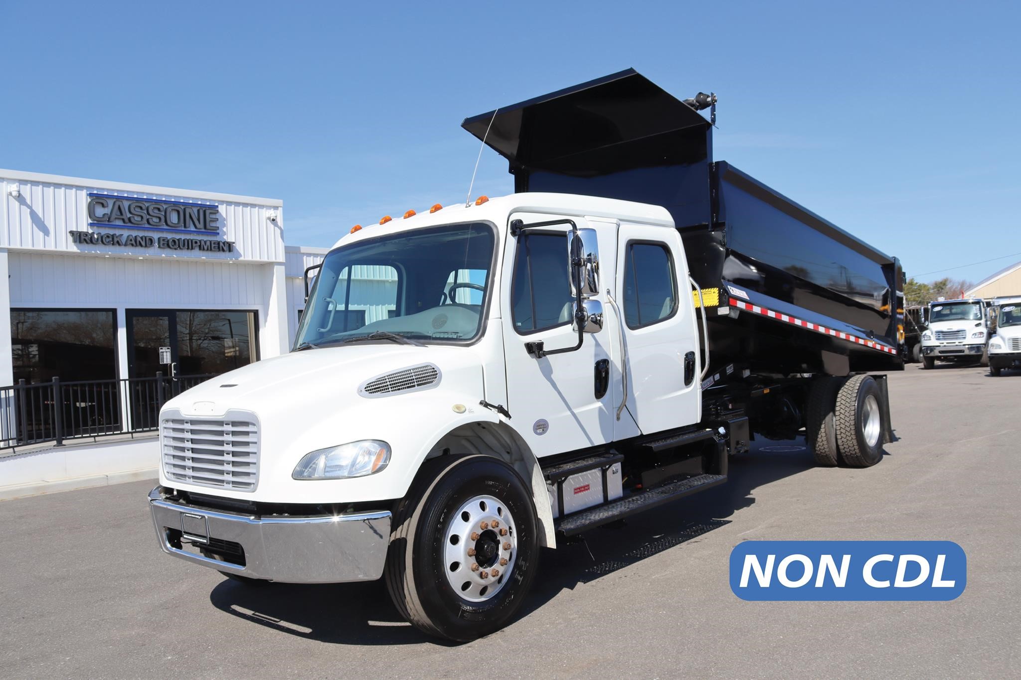 2017 FREIGHTLINER BUSINESS CLASS M2 106 - image 1 of 6