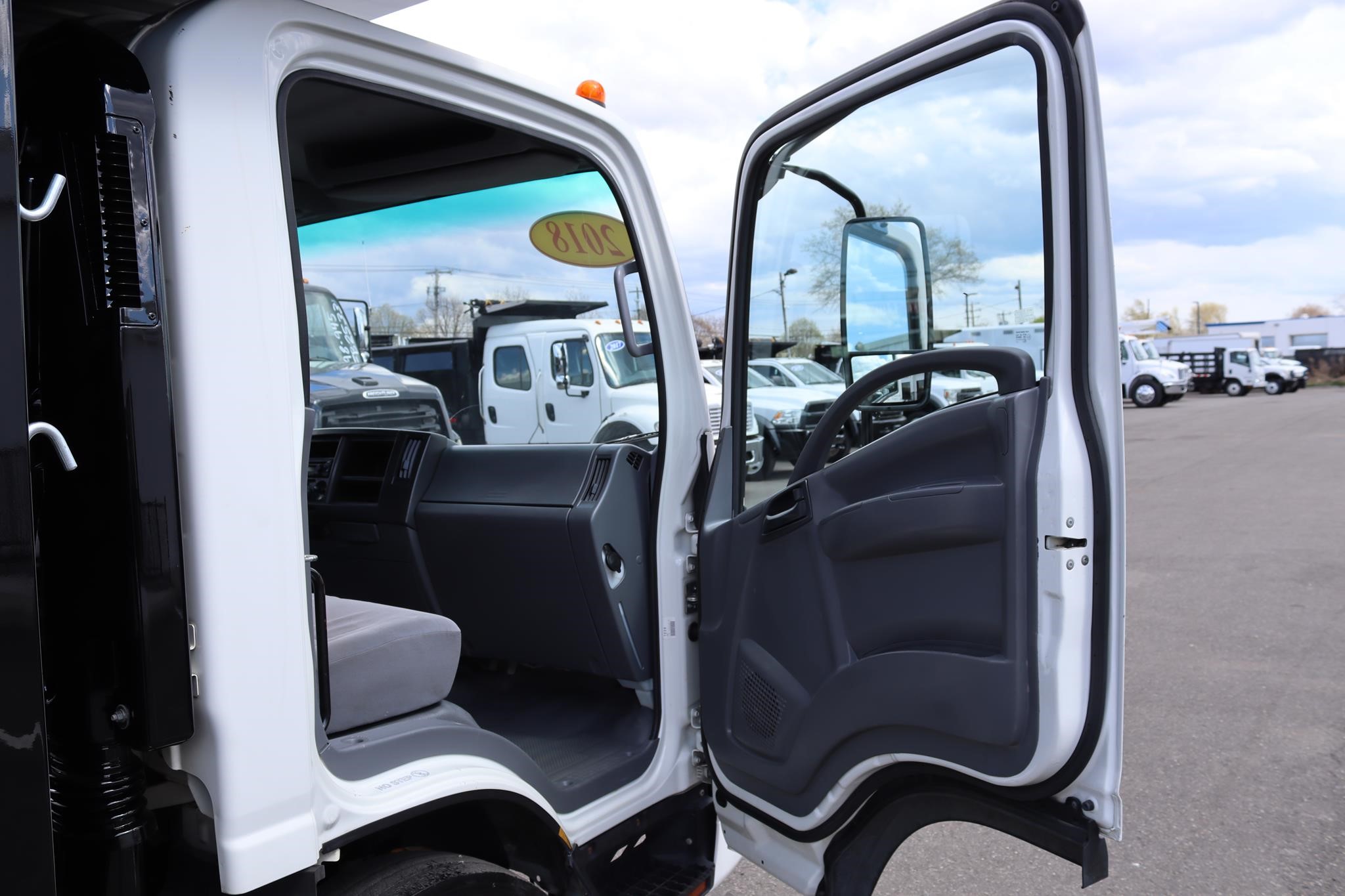 2018 ISUZU NPR HD 11018832643 2018 ISUZU NPR HD 11018832643