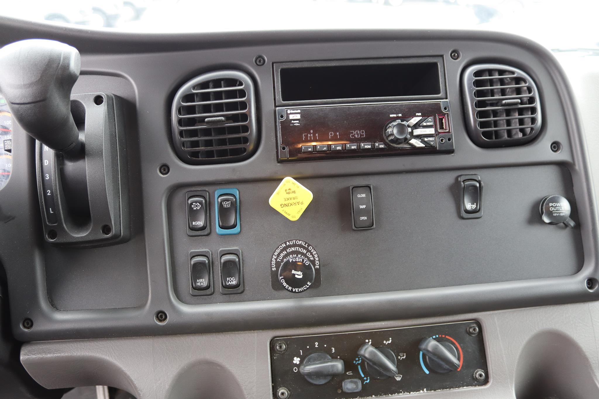 2019 FREIGHTLINER BUSINESS CLASS M2 106 2019 FREIGHTLINER BUSINESS CLASS M2 106 - image 2 of 6