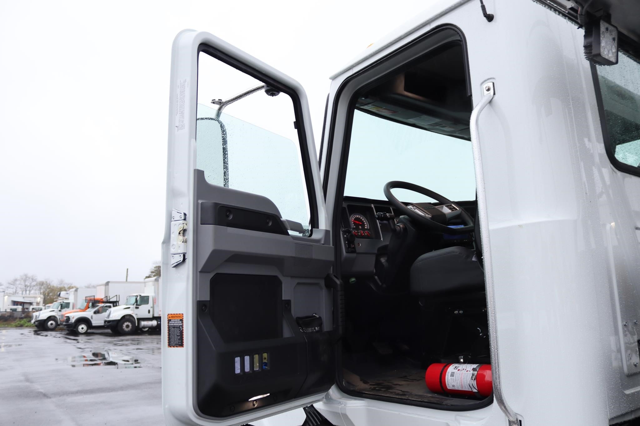 2027 MACK MD6 11020823841 2027 MACK MD6 11020823841