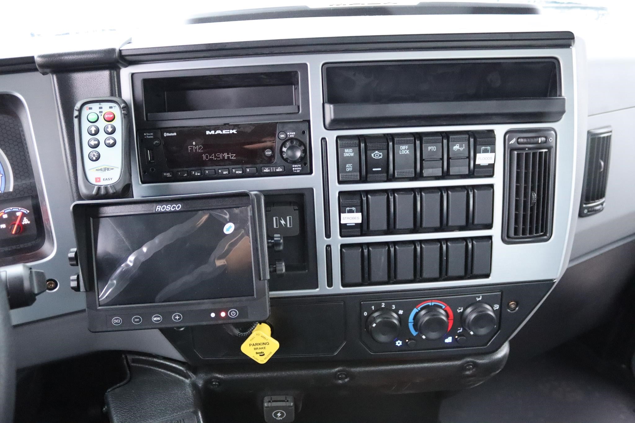 2027 MACK MD6 11020823849 2027 MACK MD6 11020823849