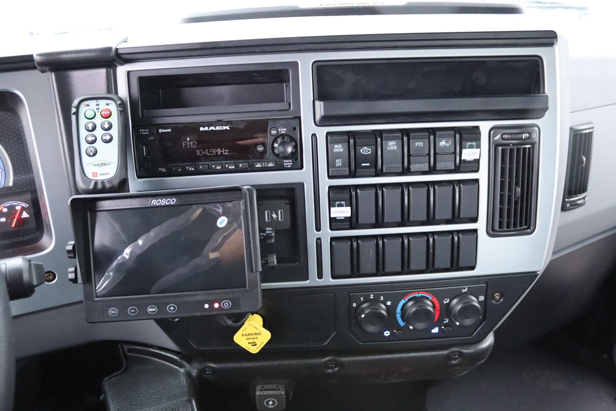 2027 MACK MD6 11020823849 2027 MACK MD6 11020823849