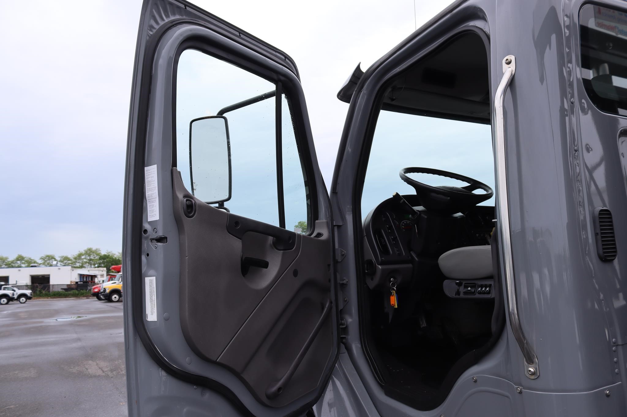 2017 FREIGHTLINER BUSINESS CLASS M2 106 11025525525 2017 FREIGHTLINER BUSINESS CLASS M2 106 11025525525