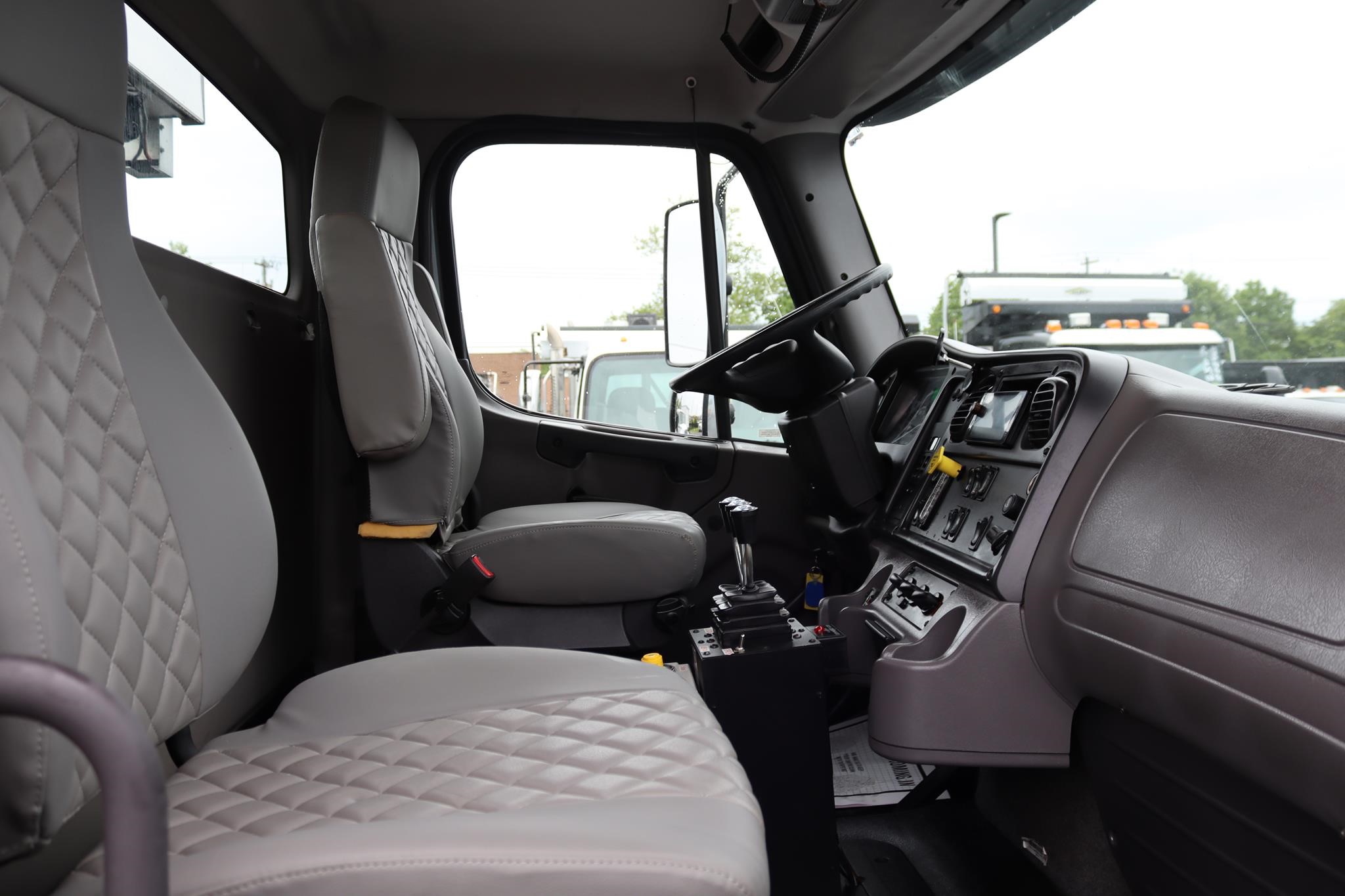 2017 FREIGHTLINER BUSINESS CLASS M2 106 11025525595 2017 FREIGHTLINER BUSINESS CLASS M2 106 11025525595
