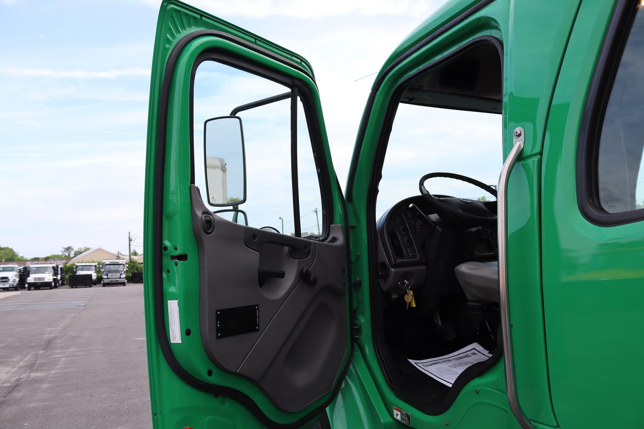 2017 FREIGHTLINER BUSINESS CLASS M2 106 11025533853 2017 FREIGHTLINER BUSINESS CLASS M2 106 11025533853