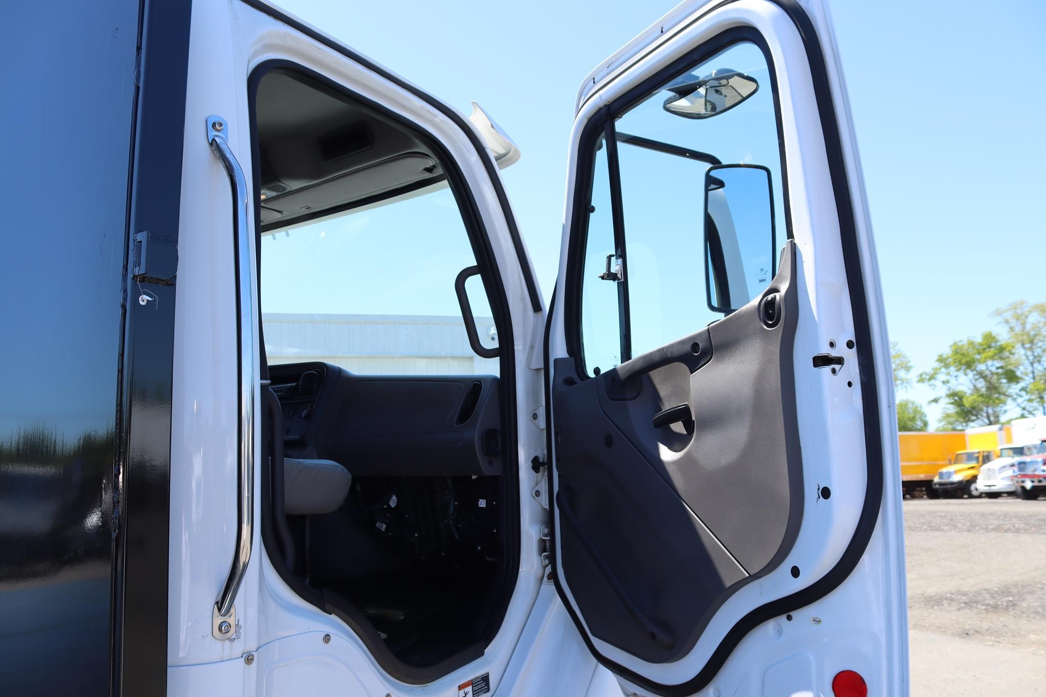 2015 FREIGHTLINER BUSINESS CLASS M2 112 11026664565 2015 FREIGHTLINER BUSINESS CLASS M2 112 11026664565