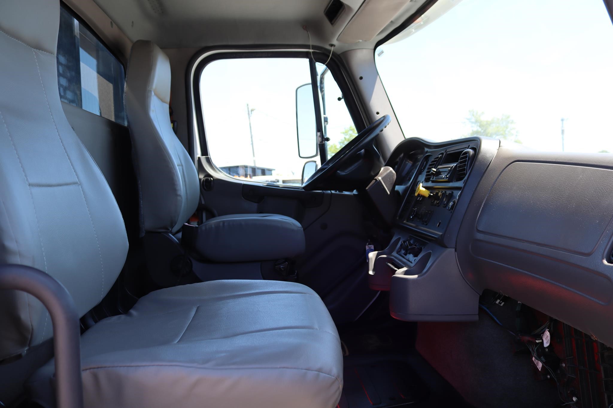 2015 FREIGHTLINER BUSINESS CLASS M2 112 11026664675 2015 FREIGHTLINER BUSINESS CLASS M2 112 11026664675