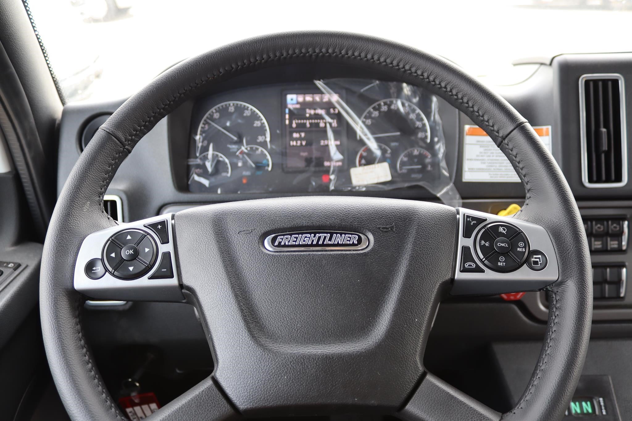 2027 FREIGHTLINER 114SD PLUS 2027 FREIGHTLINER 114SD PLUS - image 3 of 6