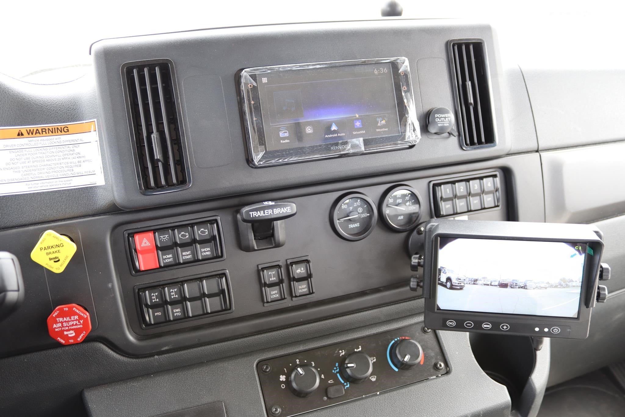 2027 FREIGHTLINER BUSINESS CLASS M2 106 PLUS 2027 FREIGHTLINER BUSINESS CLASS M2 106 PLUS - image 3 of 6