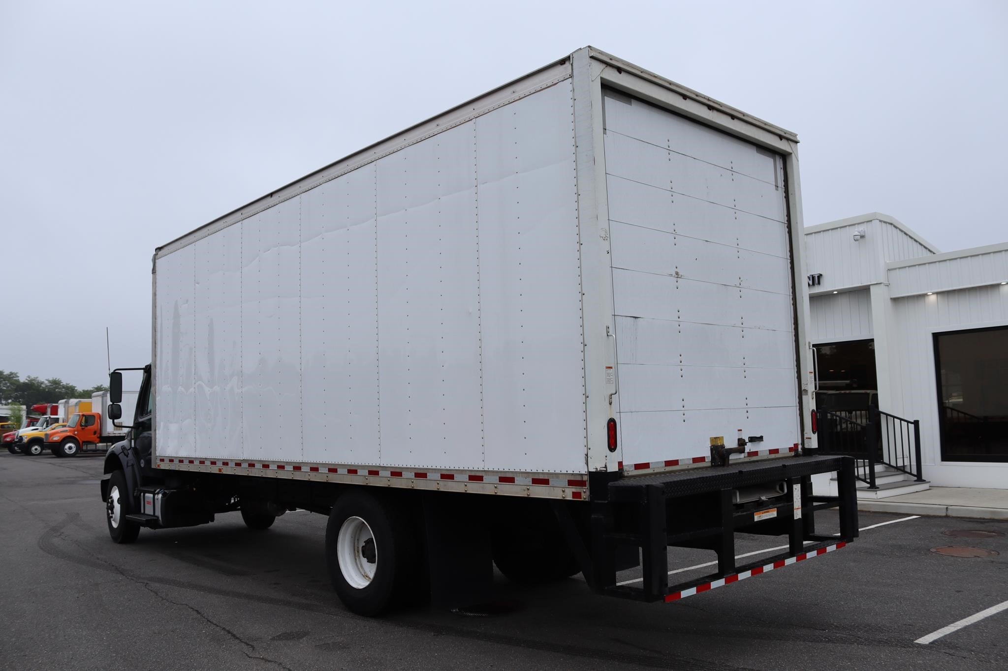 2019 FREIGHTLINER BUSINESS CLASS M2 106 2019 FREIGHTLINER BUSINESS CLASS M2 106 - image 2 of 6