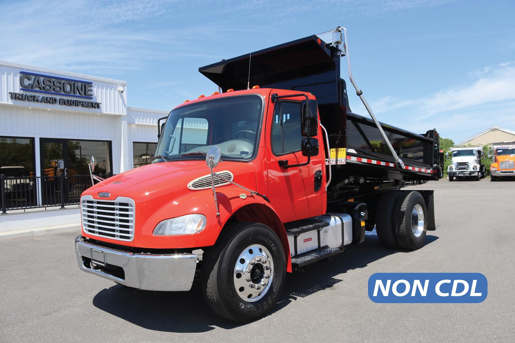 2014 FREIGHTLINER BUSINESS CLASS M2 106 2014 FREIGHTLINER BUSINESS CLASS M2 106 - image 1 of 6