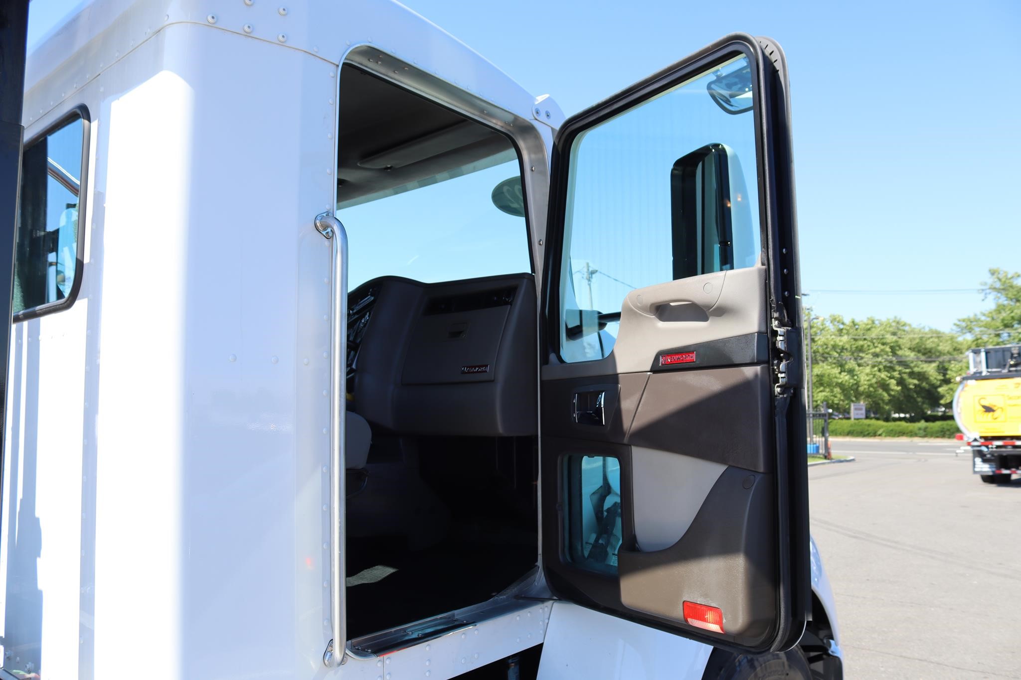 2022 KENWORTH T270 11031023595 2022 KENWORTH T270 11031023595