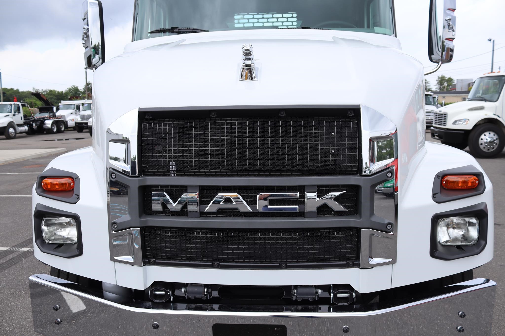 2027 MACK MD7 11031121665 2027 MACK MD7 11031121665