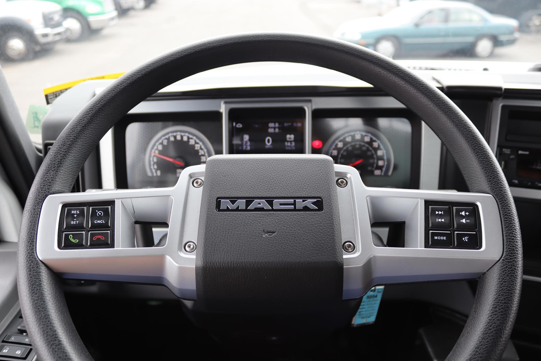 2027 MACK MD7 11031121715 2027 MACK MD7 11031121715