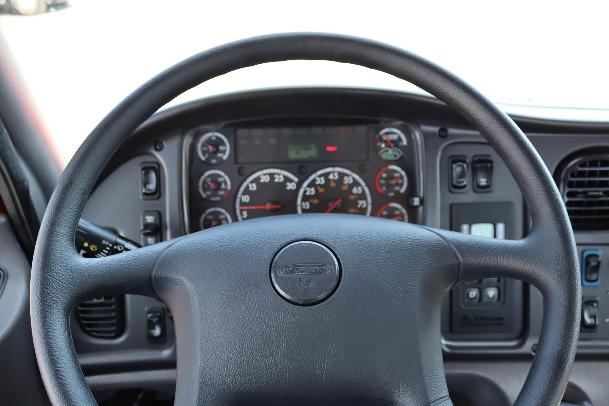2016 FREIGHTLINER BUSINESS CLASS M2 106 11031471931 2016 FREIGHTLINER BUSINESS CLASS M2 106 11031471931