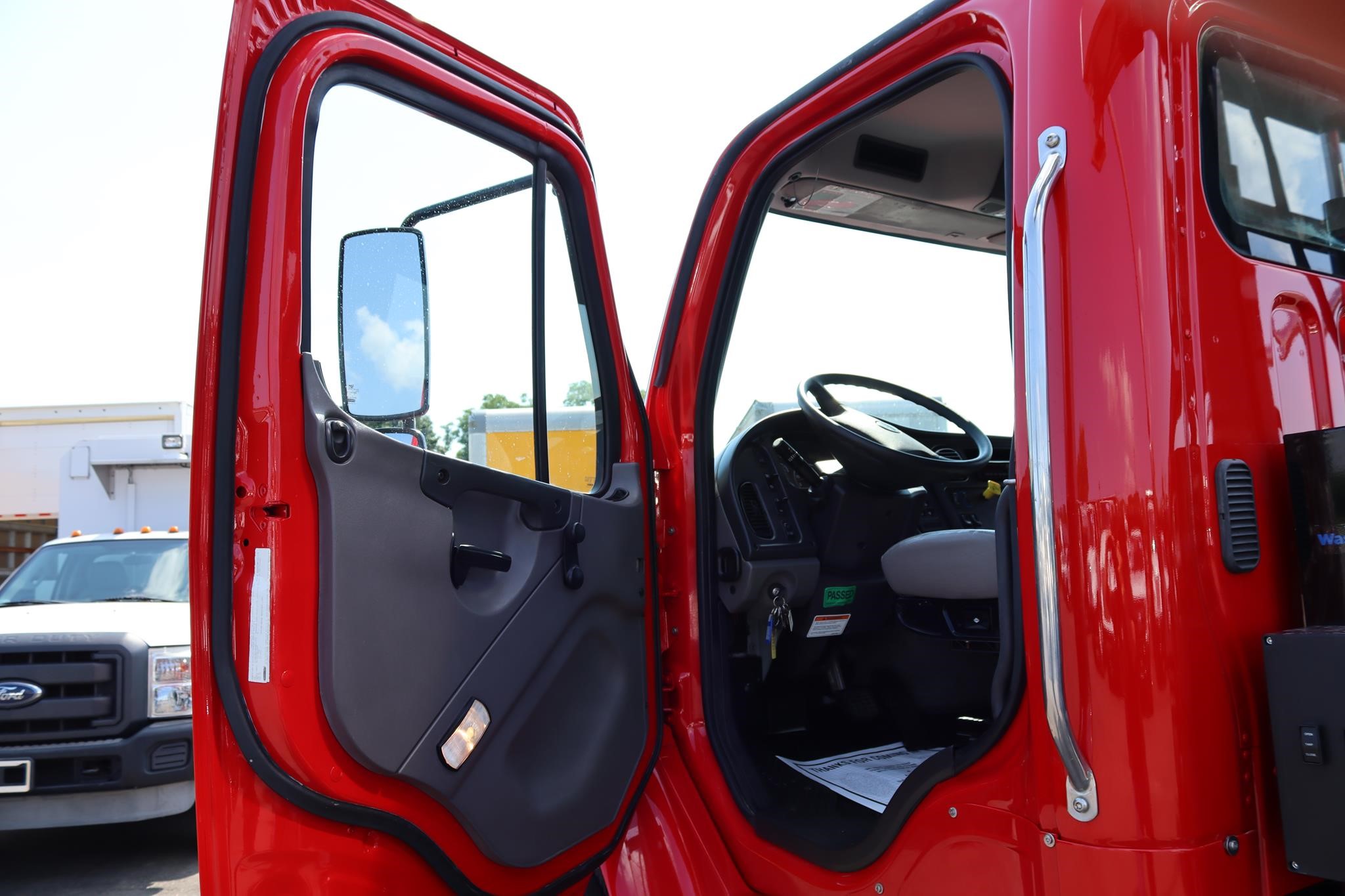 2016 FREIGHTLINER BUSINESS CLASS M2 106 11031472006 2016 FREIGHTLINER BUSINESS CLASS M2 106 11031472006