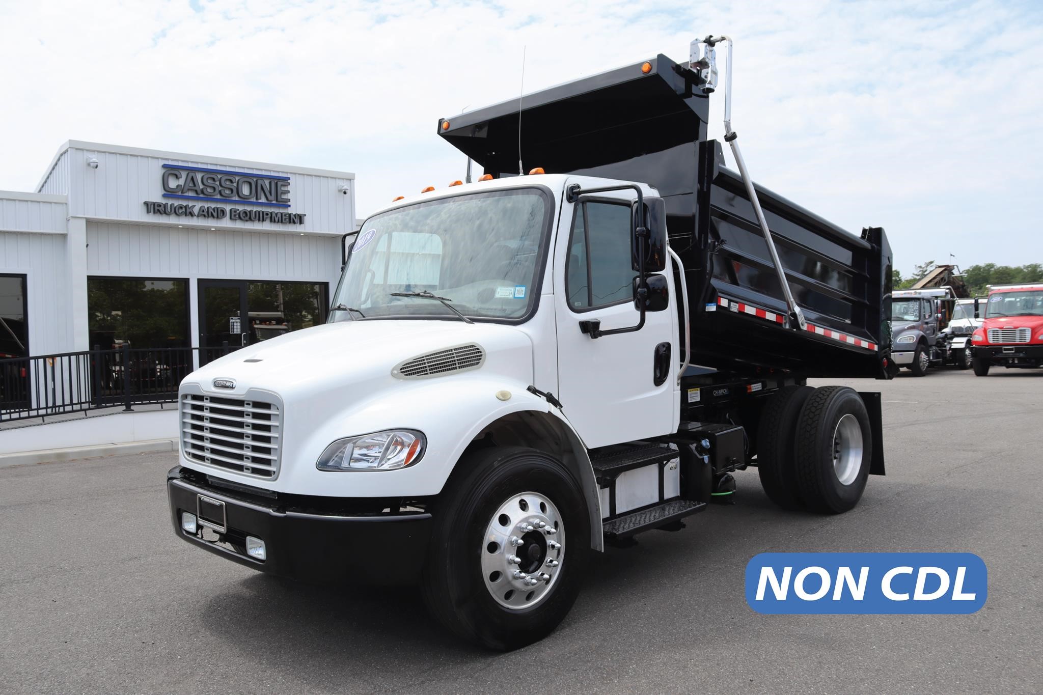 2019 FREIGHTLINER BUSINESS CLASS M2 106 2019 FREIGHTLINER BUSINESS CLASS M2 106 - image 1 of 6