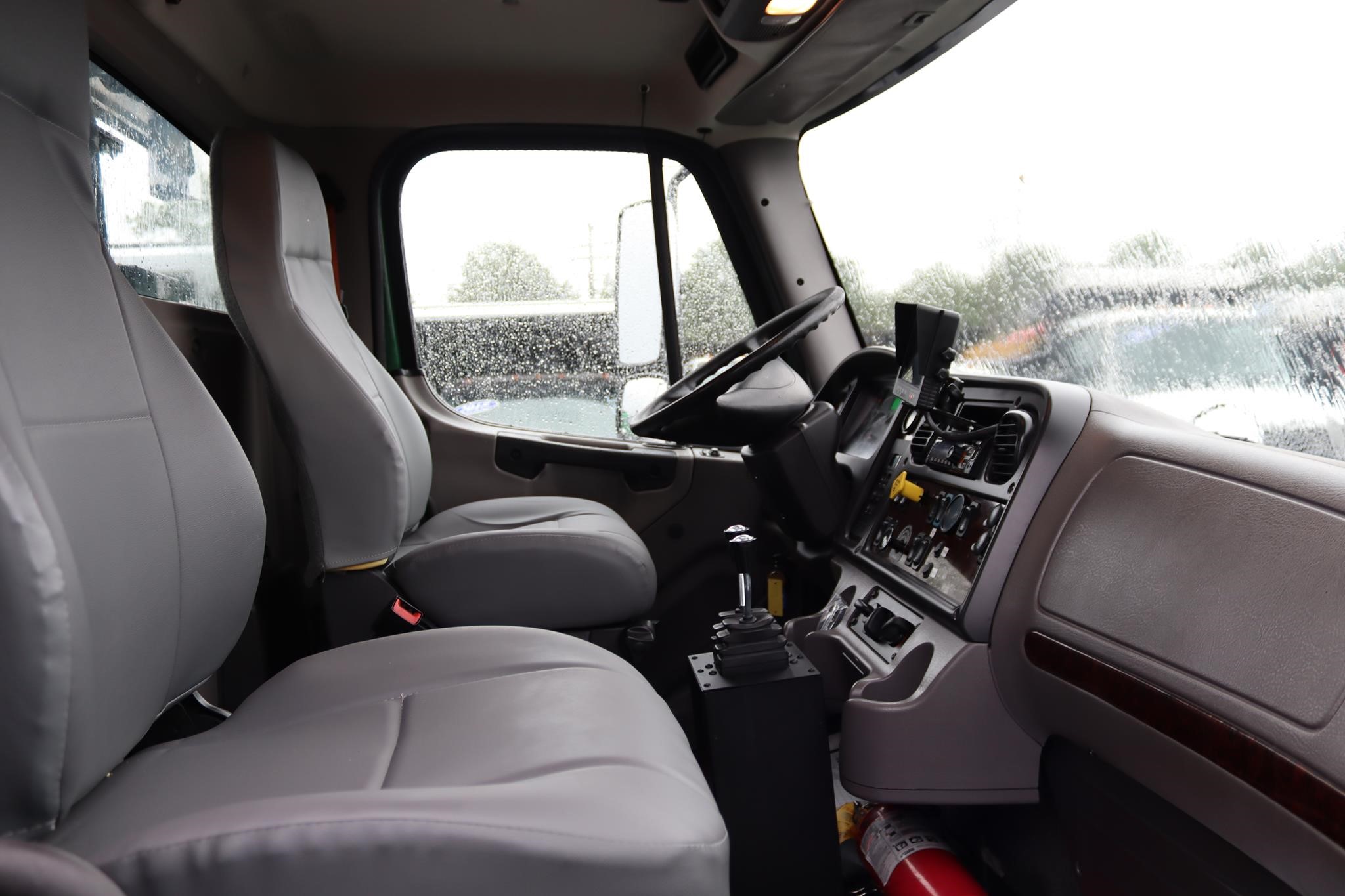 2019 FREIGHTLINER BUSINESS CLASS M2 106 11032408782 2019 FREIGHTLINER BUSINESS CLASS M2 106 11032408782