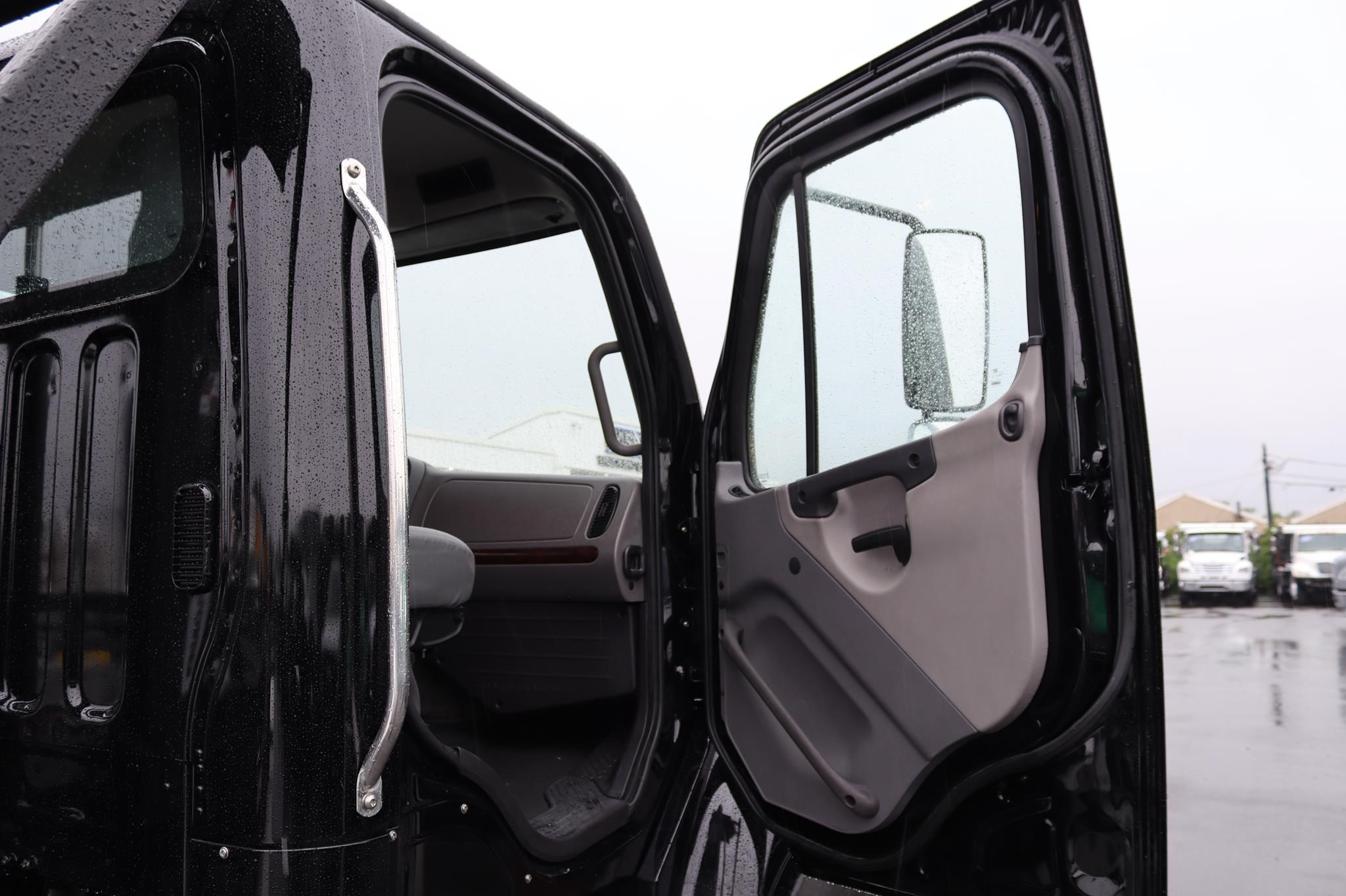 2019 FREIGHTLINER BUSINESS CLASS M2 106 11032413871 2019 FREIGHTLINER BUSINESS CLASS M2 106 11032413871