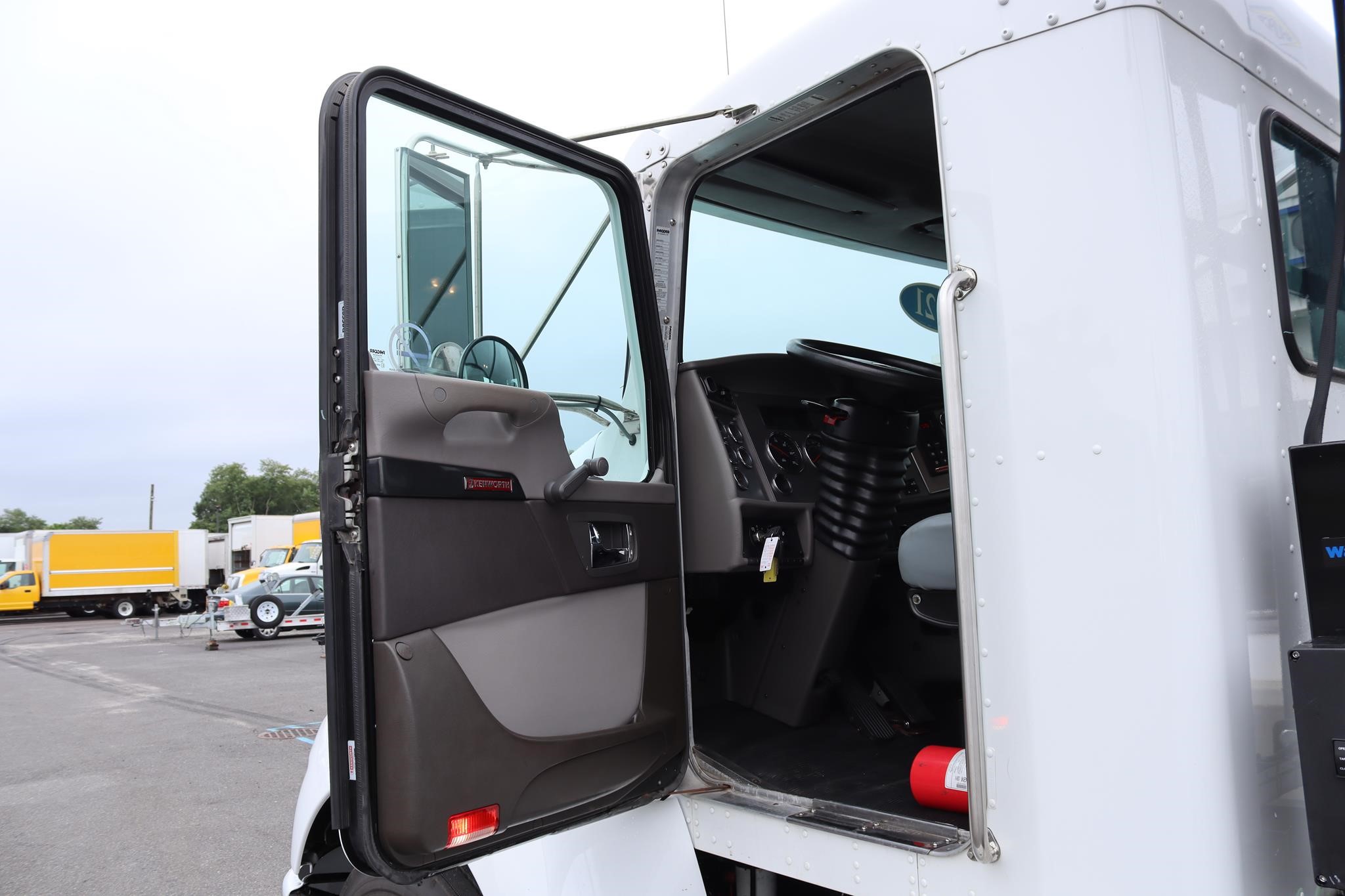 2021 KENWORTH T270 11032609329 2021 KENWORTH T270 11032609329