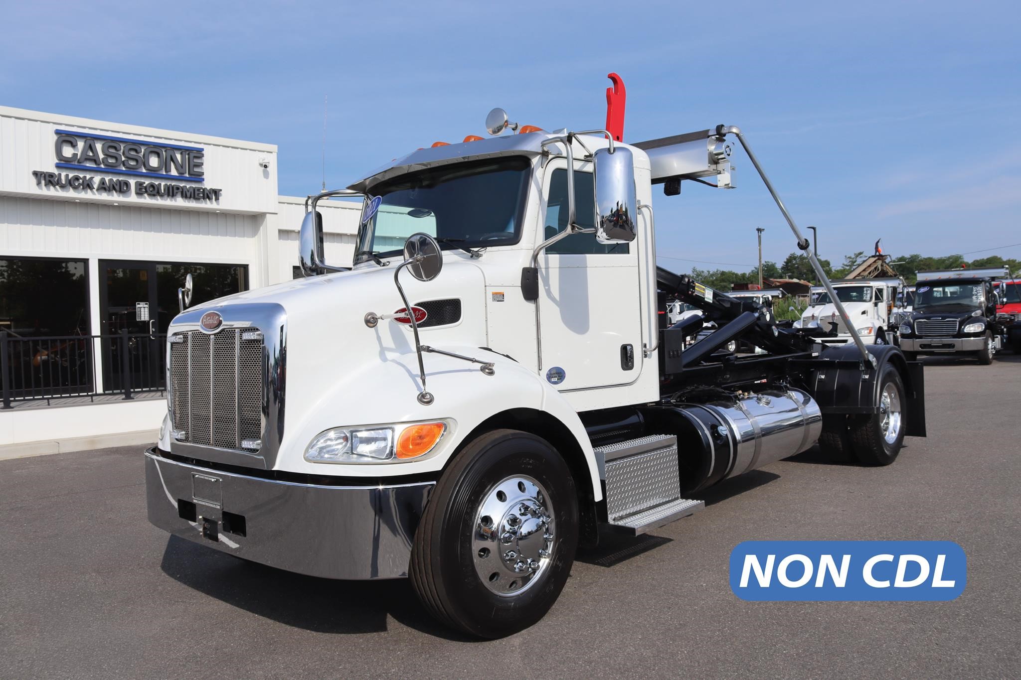 2021 PETERBILT 337 2021 PETERBILT 337 - image 1 of 6