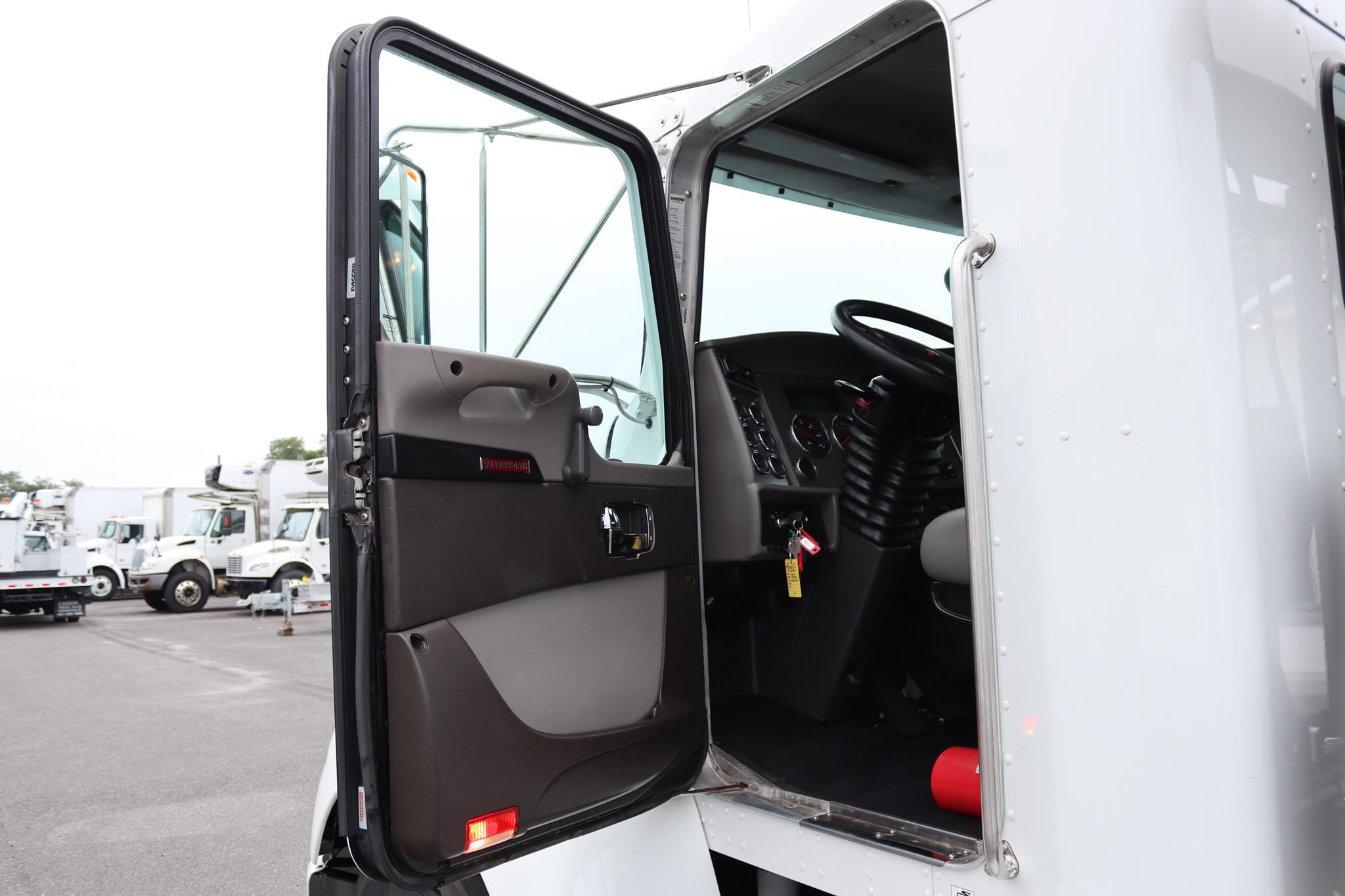2021 KENWORTH T270 11035073464 2021 KENWORTH T270 11035073464