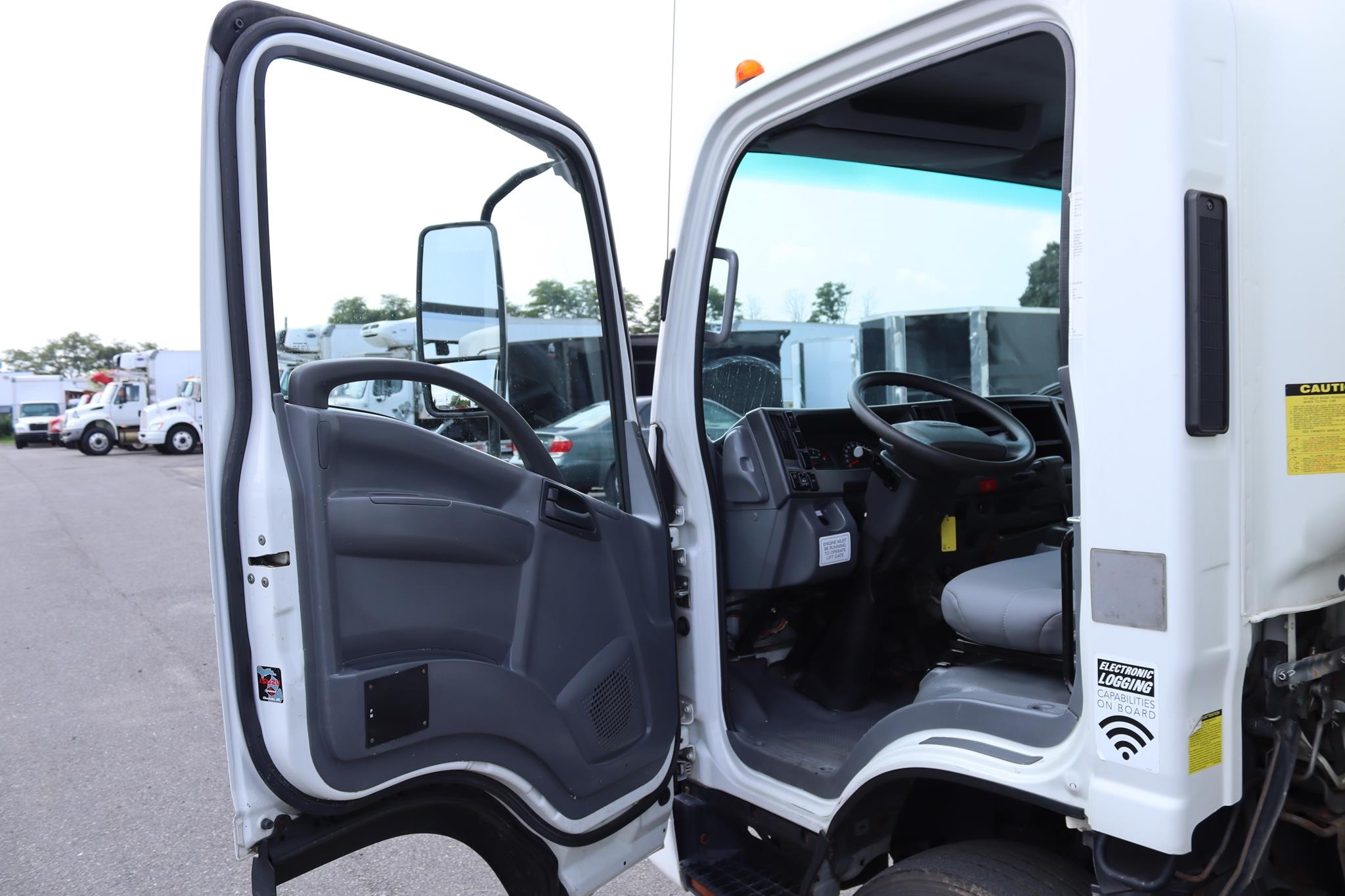 2017 ISUZU NPR HD 11035292727 2017 ISUZU NPR HD 11035292727