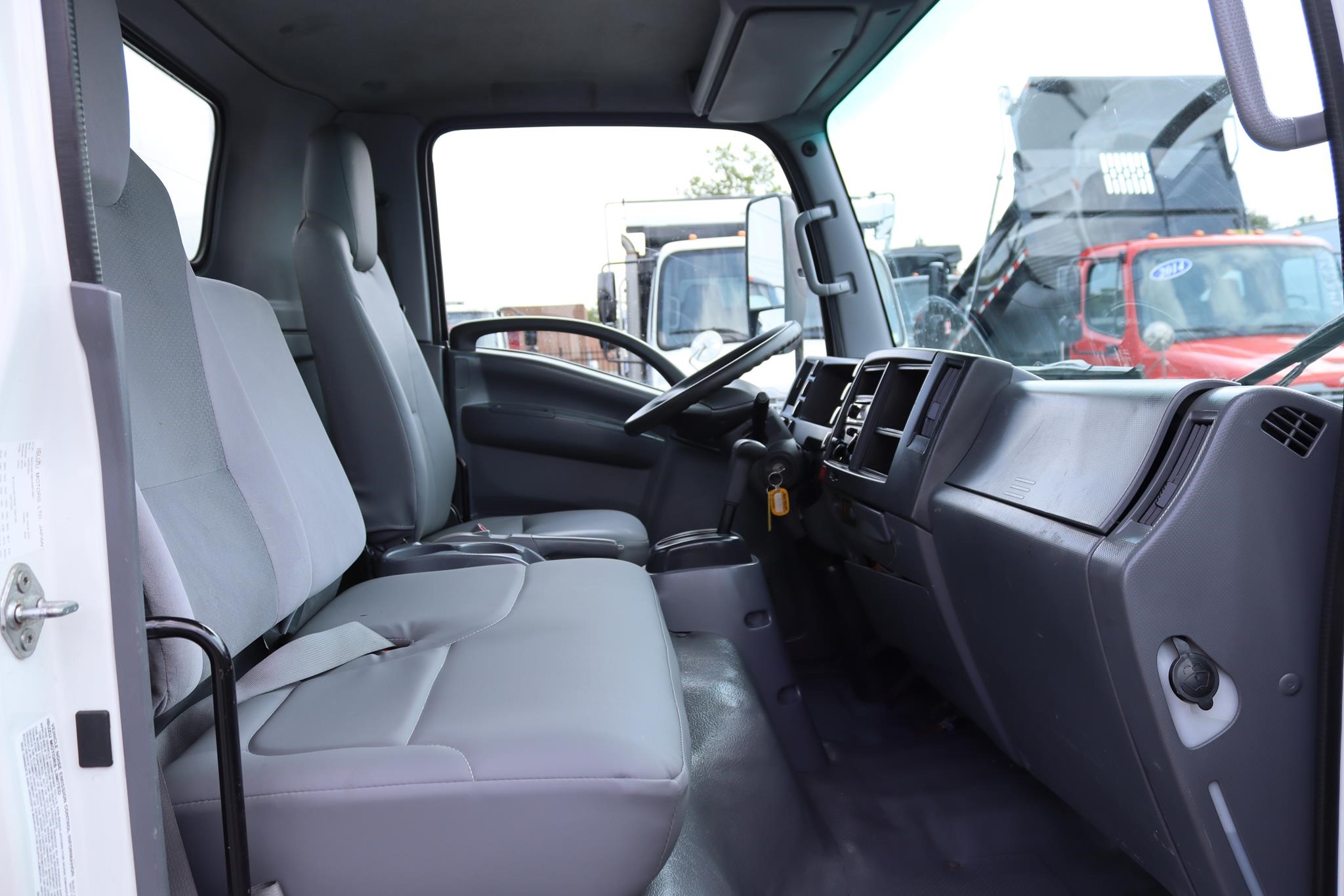 2017 ISUZU NPR HD 11035292927 2017 ISUZU NPR HD 11035292927