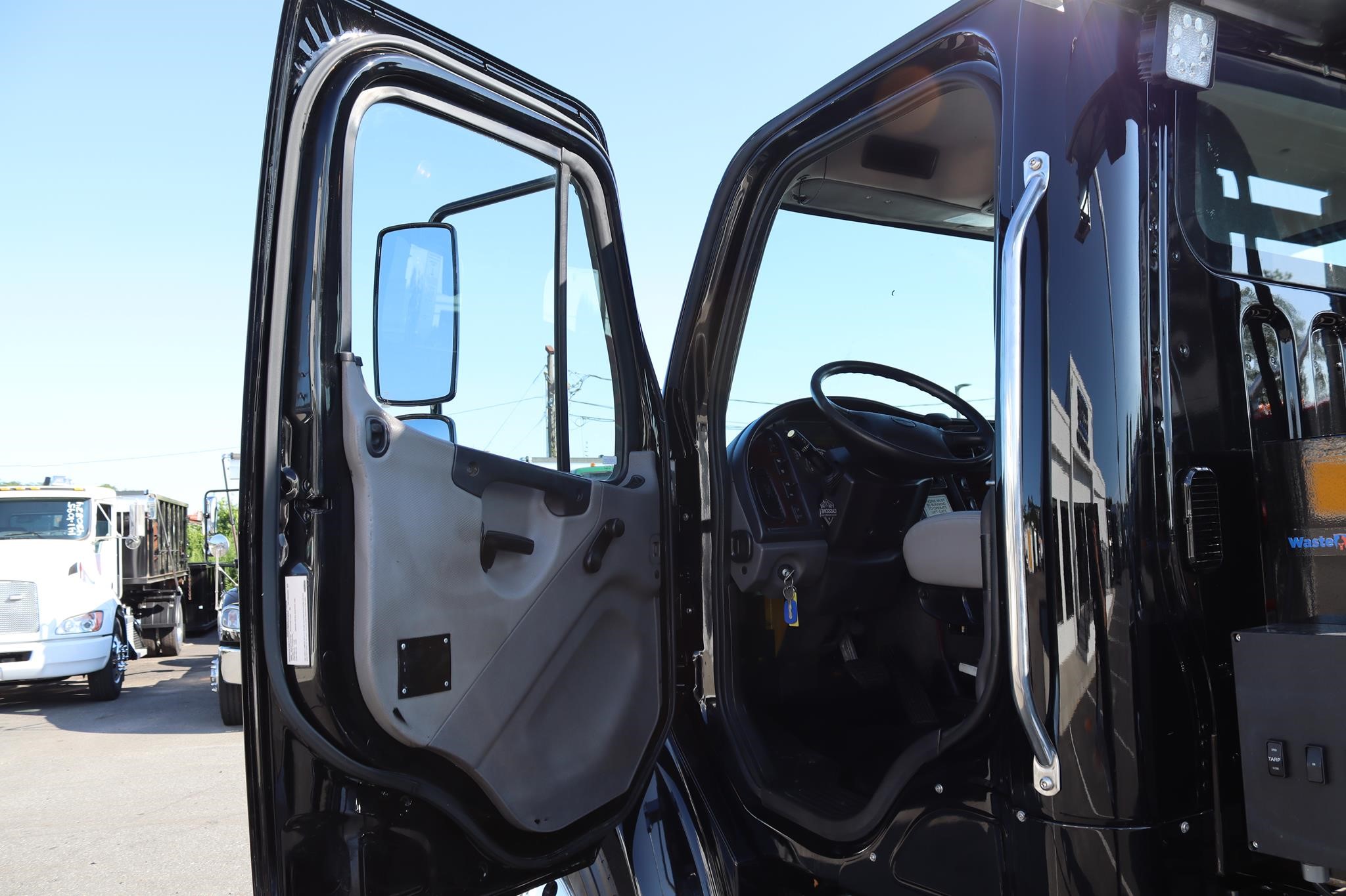 2019 FREIGHTLINER BUSINESS CLASS M2 106 11035448229 2019 FREIGHTLINER BUSINESS CLASS M2 106 11035448229