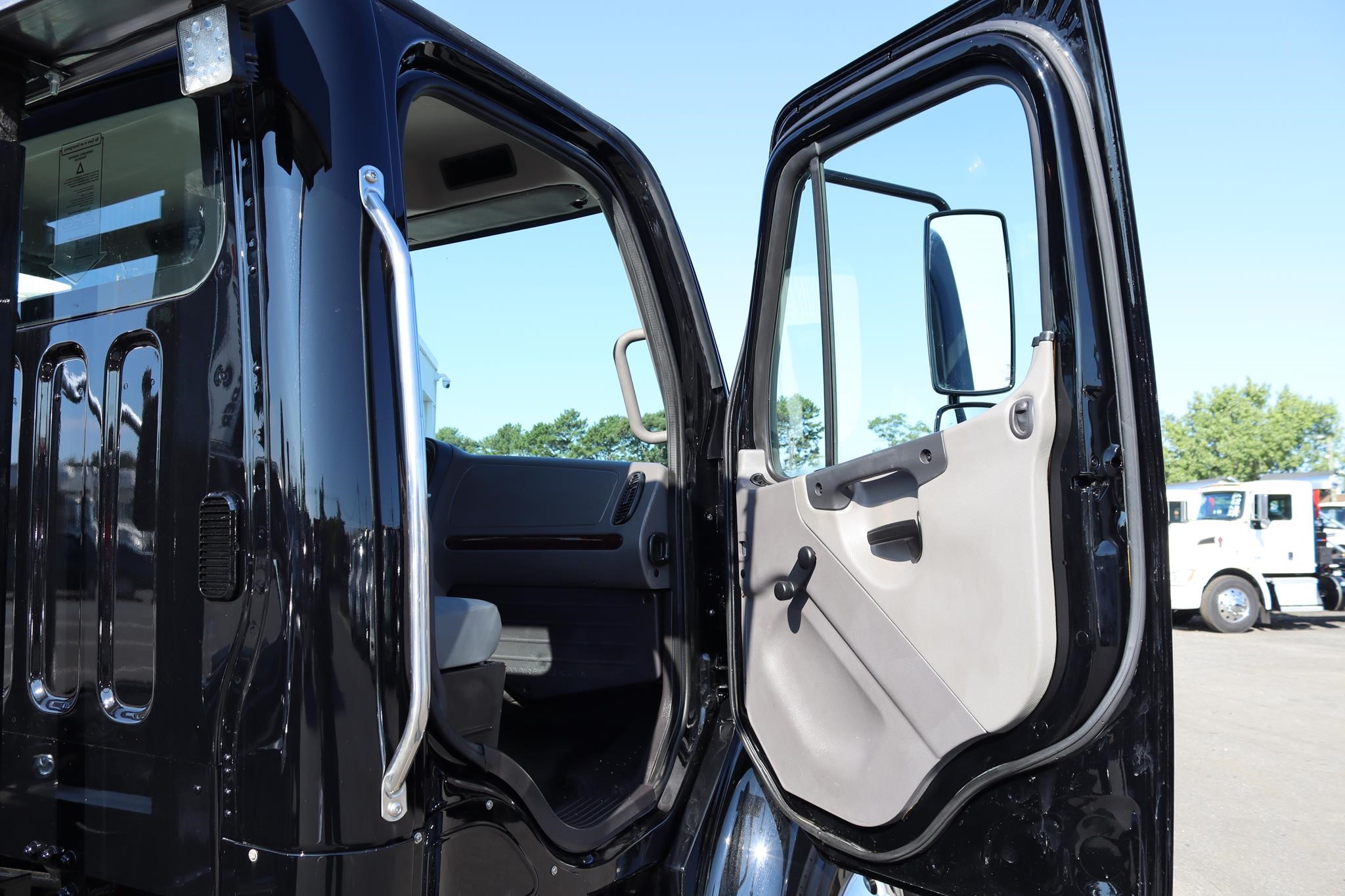 2019 FREIGHTLINER BUSINESS CLASS M2 106 11035448352 2019 FREIGHTLINER BUSINESS CLASS M2 106 11035448352