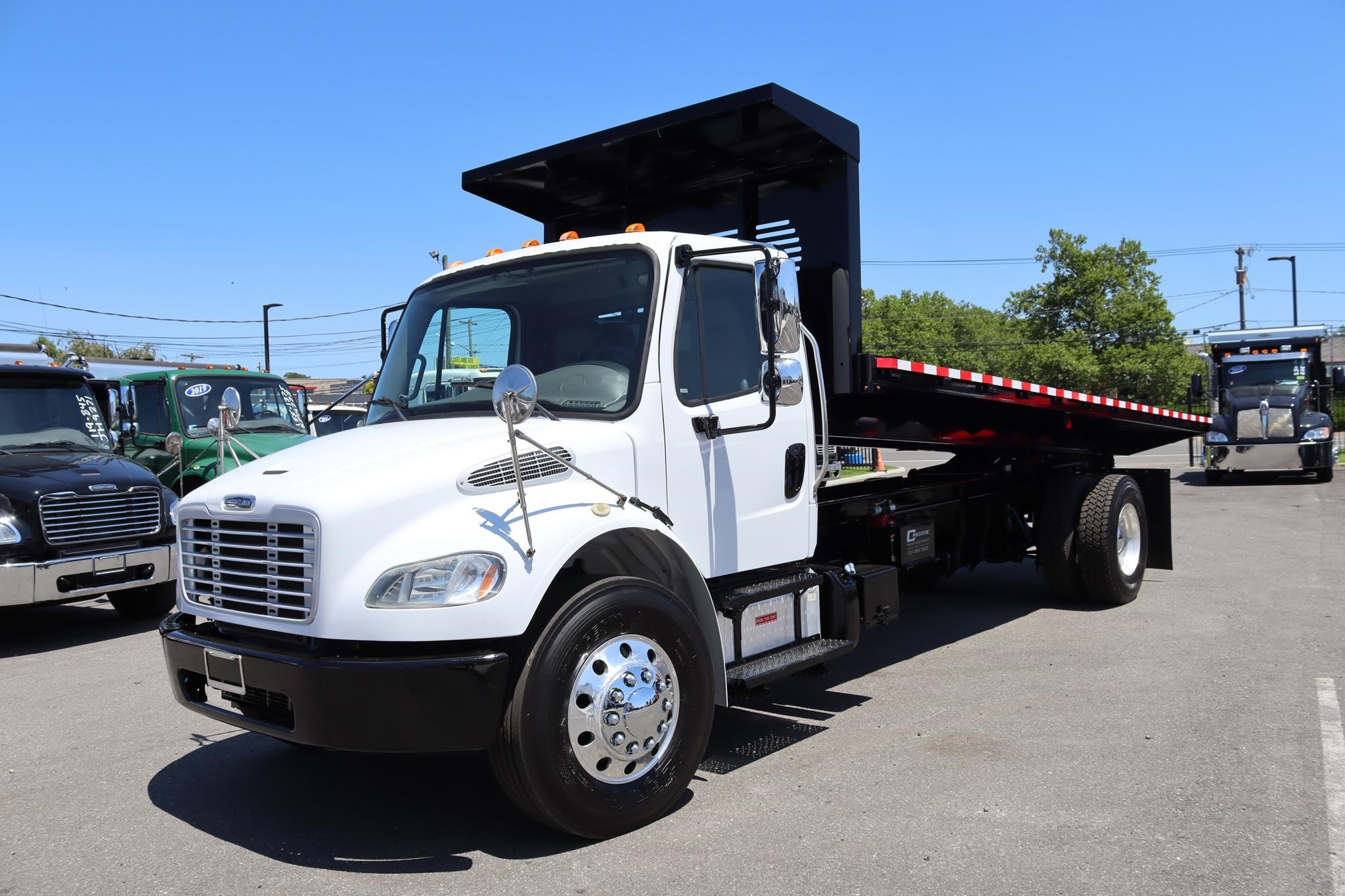 2019 FREIGHTLINER BUSINESS CLASS M2 106 2019 FREIGHTLINER BUSINESS CLASS M2 106 - image 1 of 6