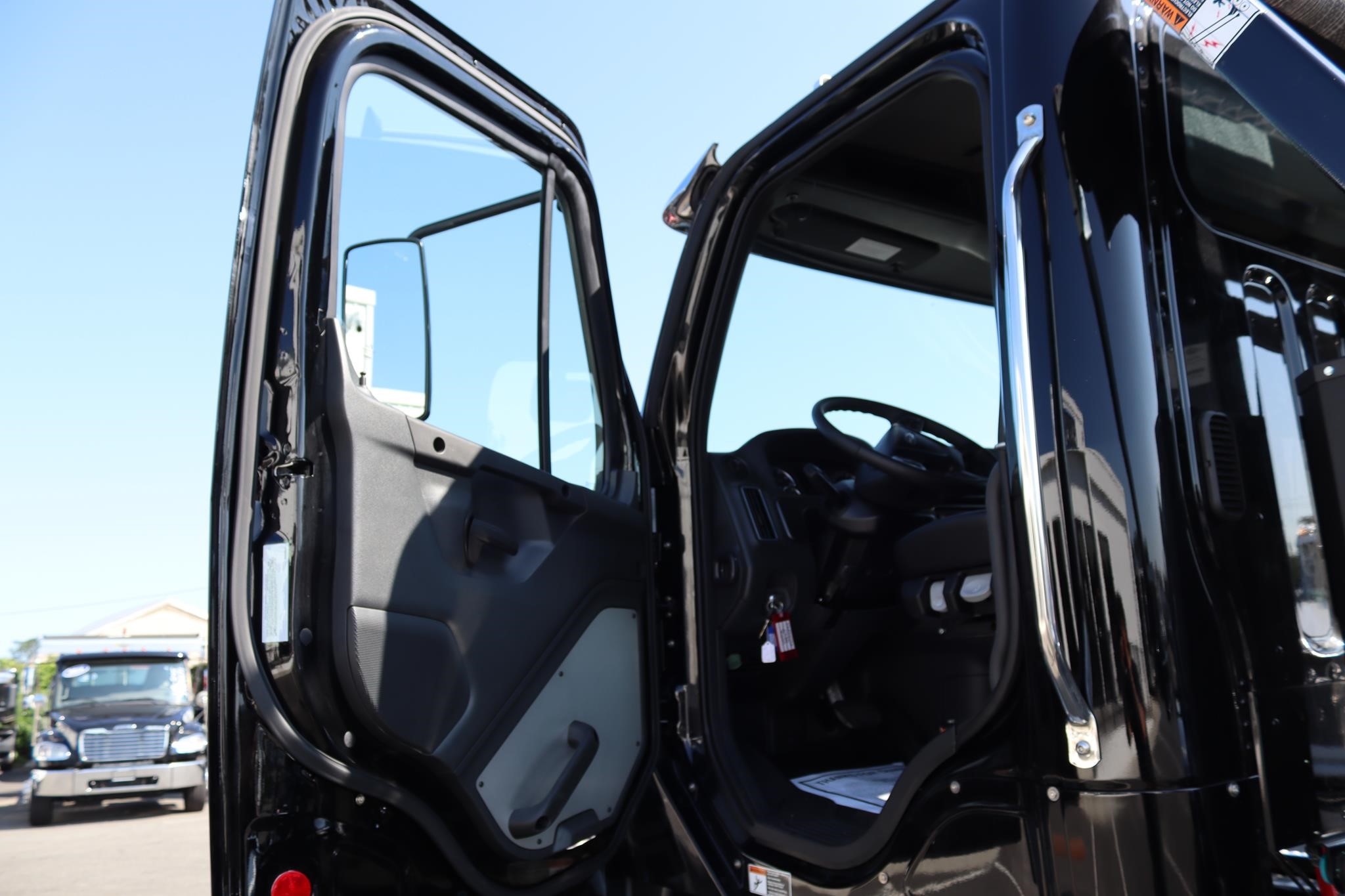 2027 FREIGHTLINER 114SD PLUS 11035670834 2027 FREIGHTLINER 114SD PLUS 11035670834