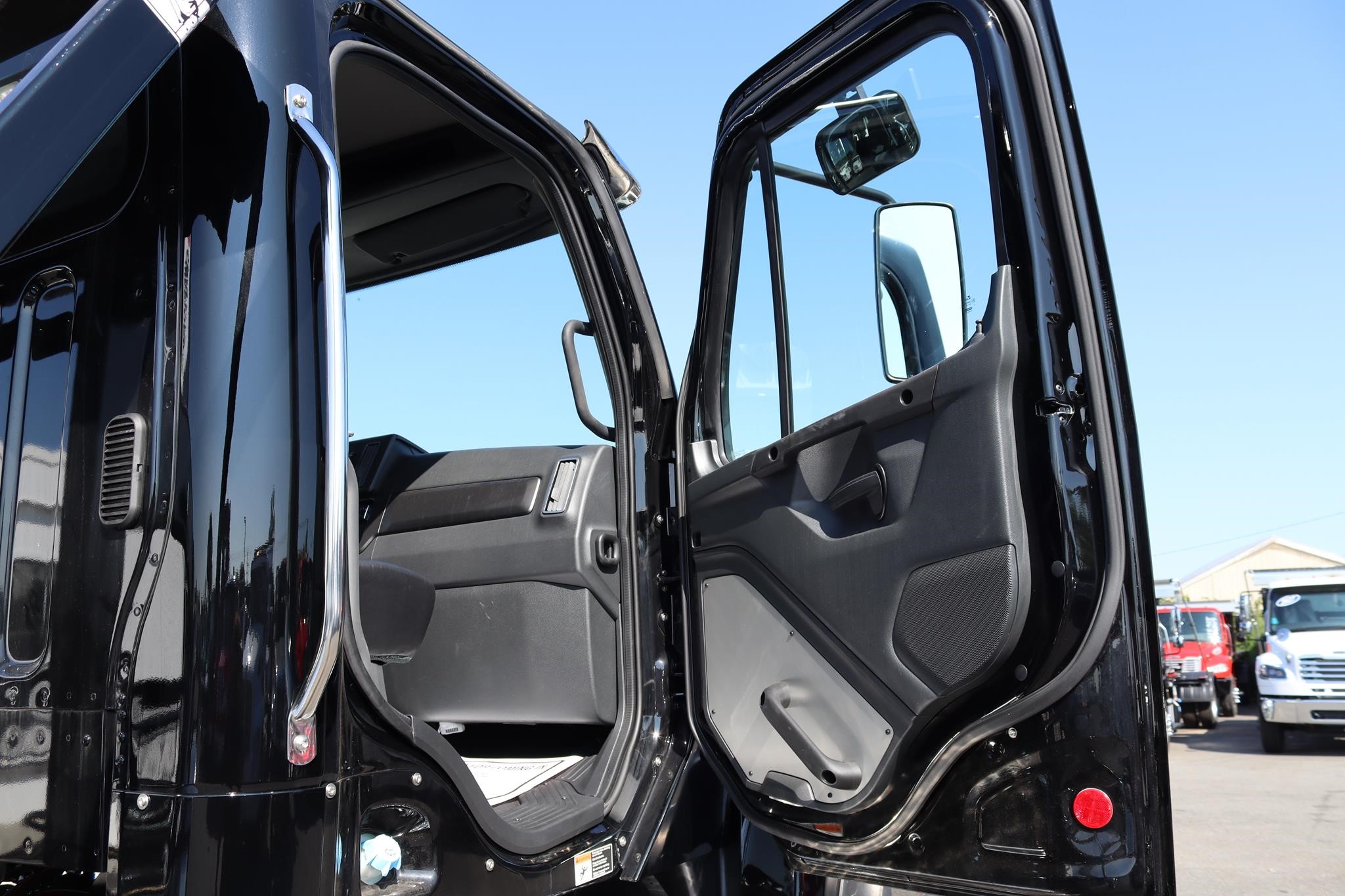 2027 FREIGHTLINER 114SD PLUS 11035671176 2027 FREIGHTLINER 114SD PLUS 11035671176