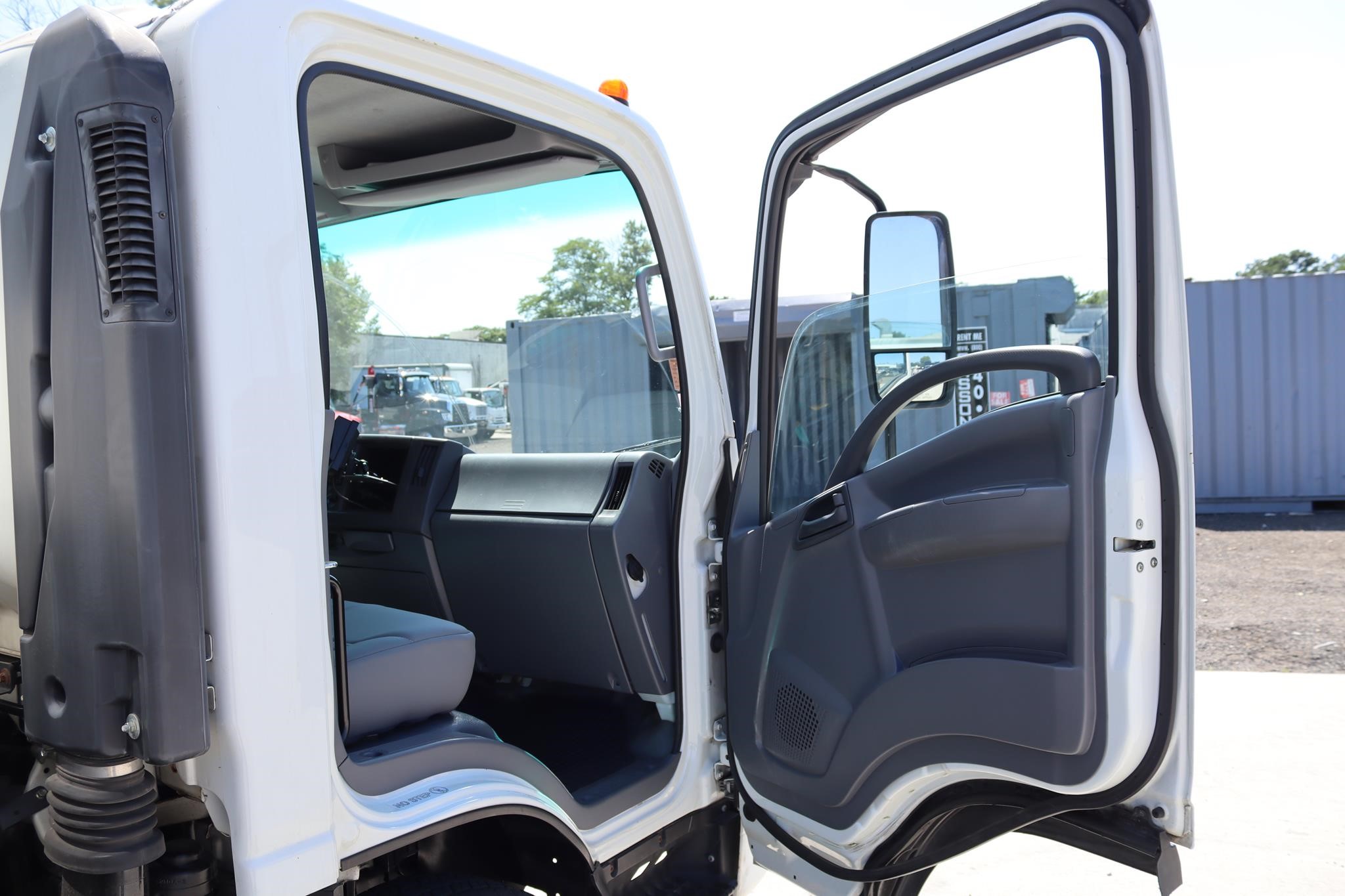 2019 ISUZU NQR 11035862149 2019 ISUZU NQR 11035862149