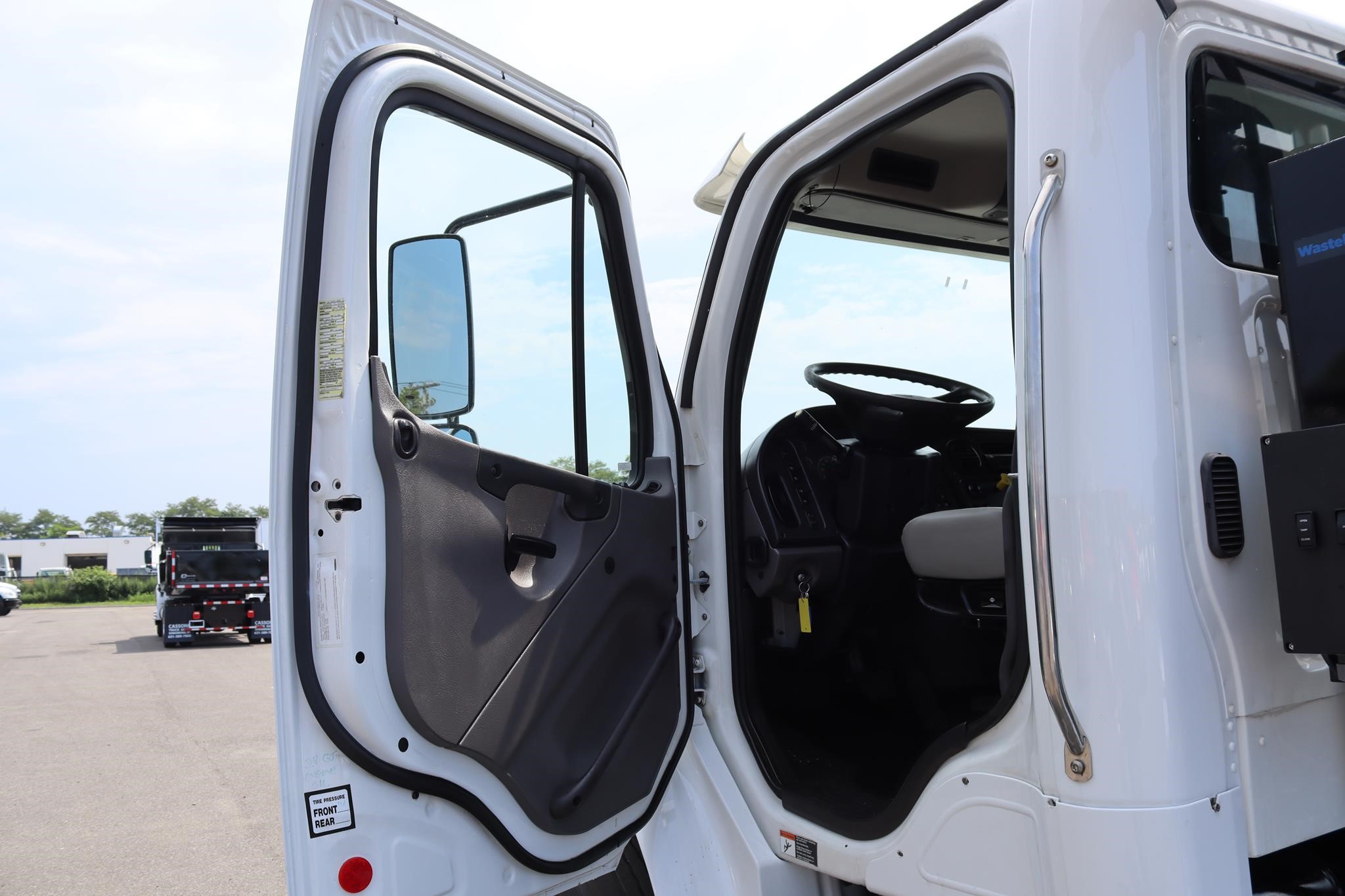 2017 FREIGHTLINER BUSINESS CLASS M2 106 11036321480 2017 FREIGHTLINER BUSINESS CLASS M2 106 11036321480