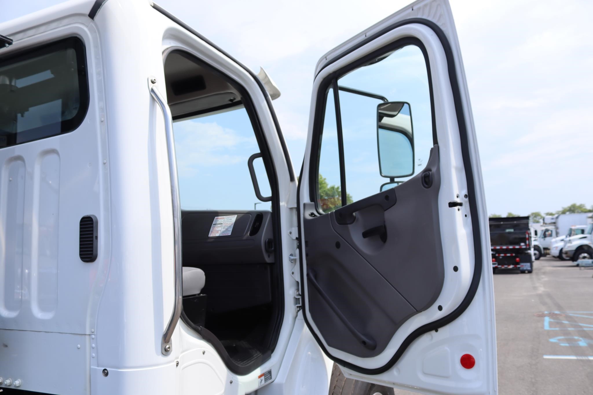2017 FREIGHTLINER BUSINESS CLASS M2 106 11036321800 2017 FREIGHTLINER BUSINESS CLASS M2 106 11036321800