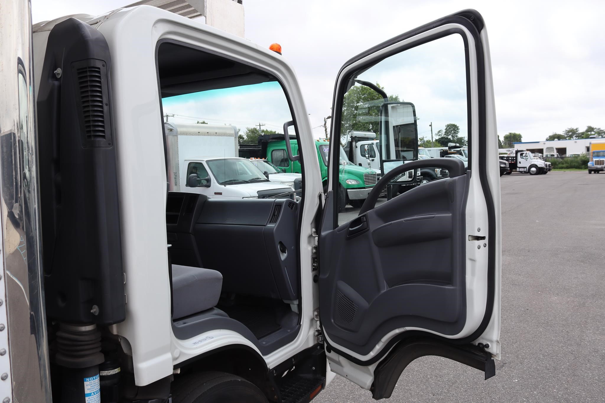 2019 ISUZU NQR 11036498630 2019 ISUZU NQR 11036498630