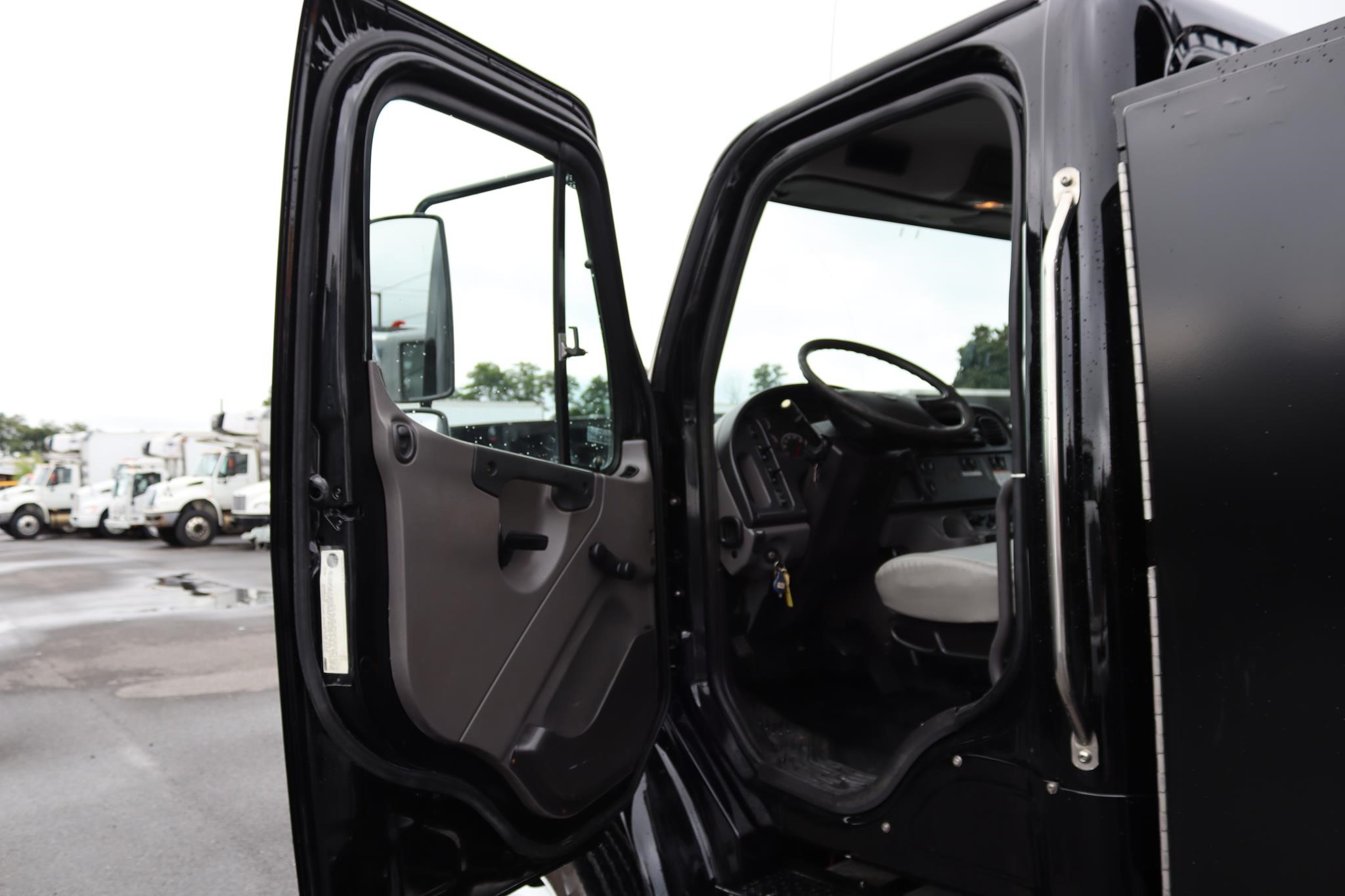 2015 FREIGHTLINER BUSINESS CLASS M2 106 11036708318 2015 FREIGHTLINER BUSINESS CLASS M2 106 11036708318