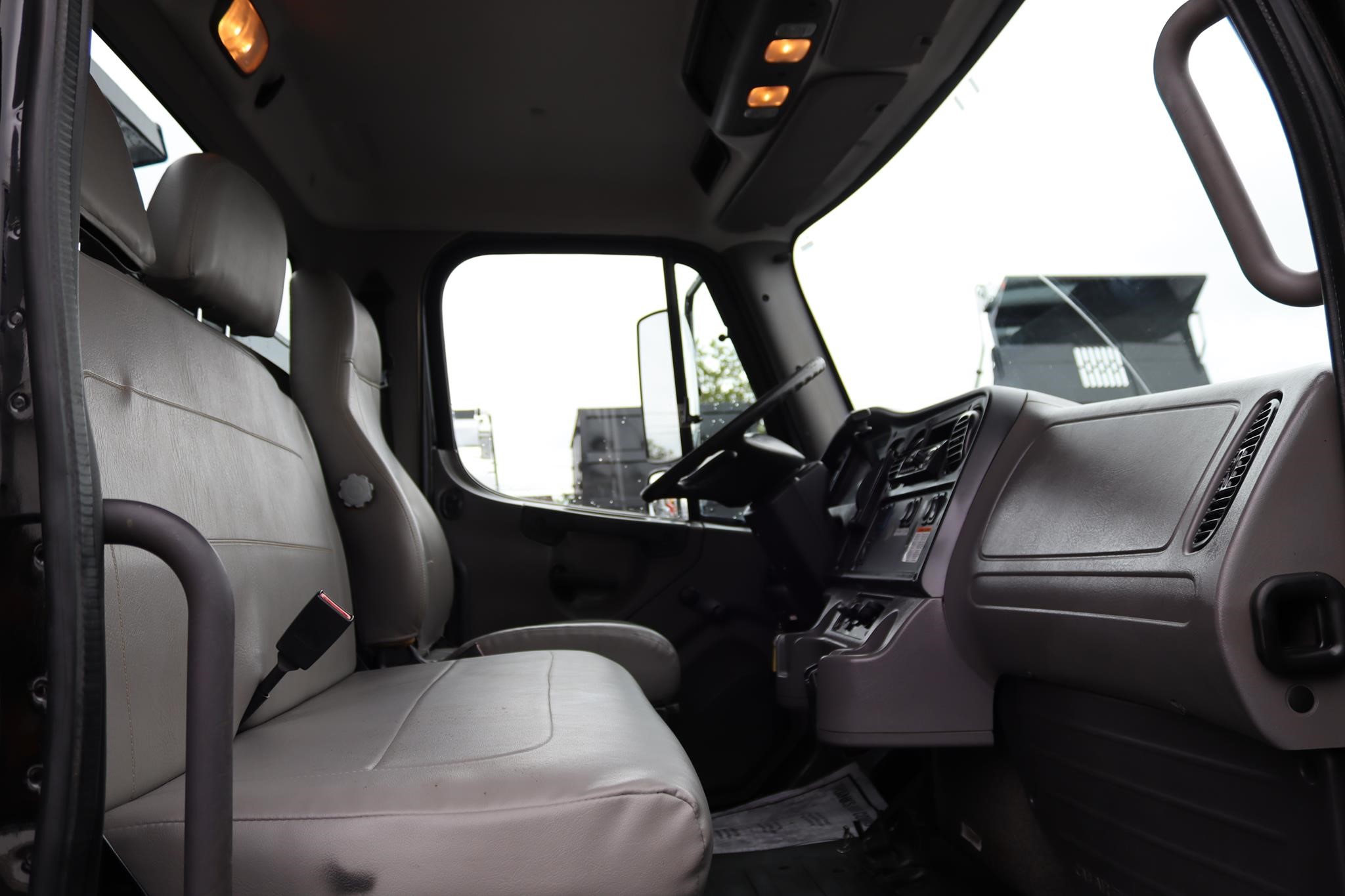 2015 FREIGHTLINER BUSINESS CLASS M2 106 11036708409 2015 FREIGHTLINER BUSINESS CLASS M2 106 11036708409