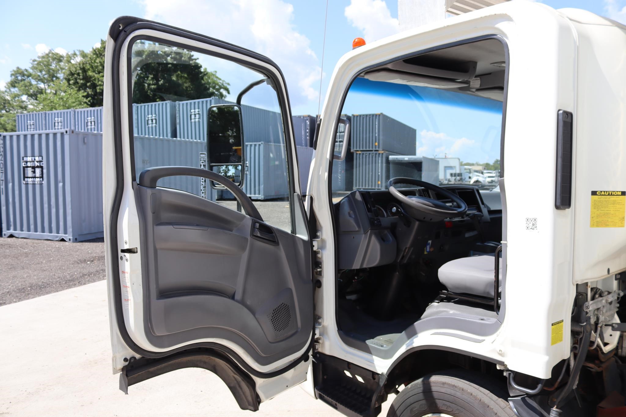 2016 ISUZU NRR 11037160205 2016 ISUZU NRR 11037160205
