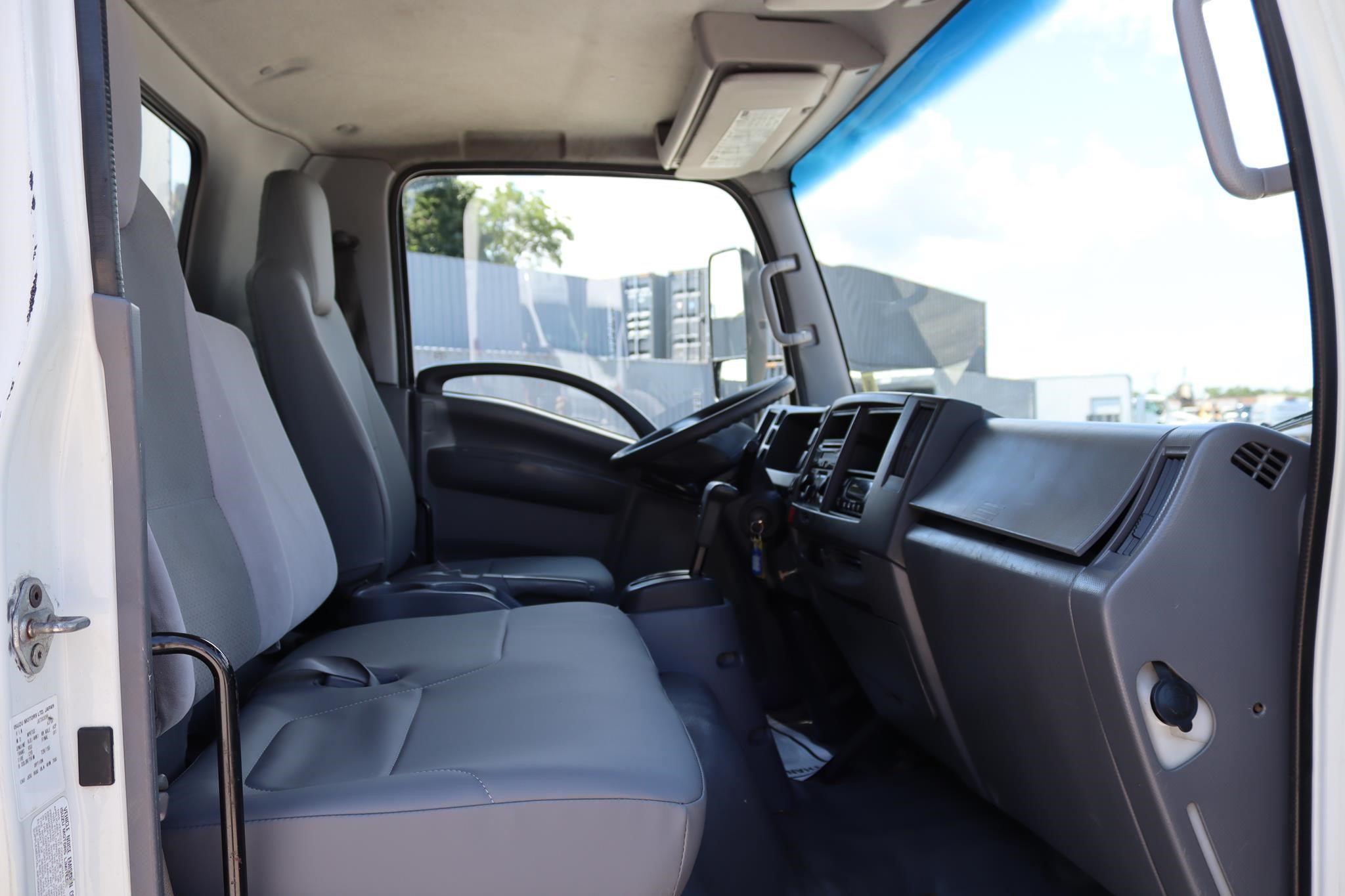 2016 ISUZU NRR 11037160330 2016 ISUZU NRR 11037160330