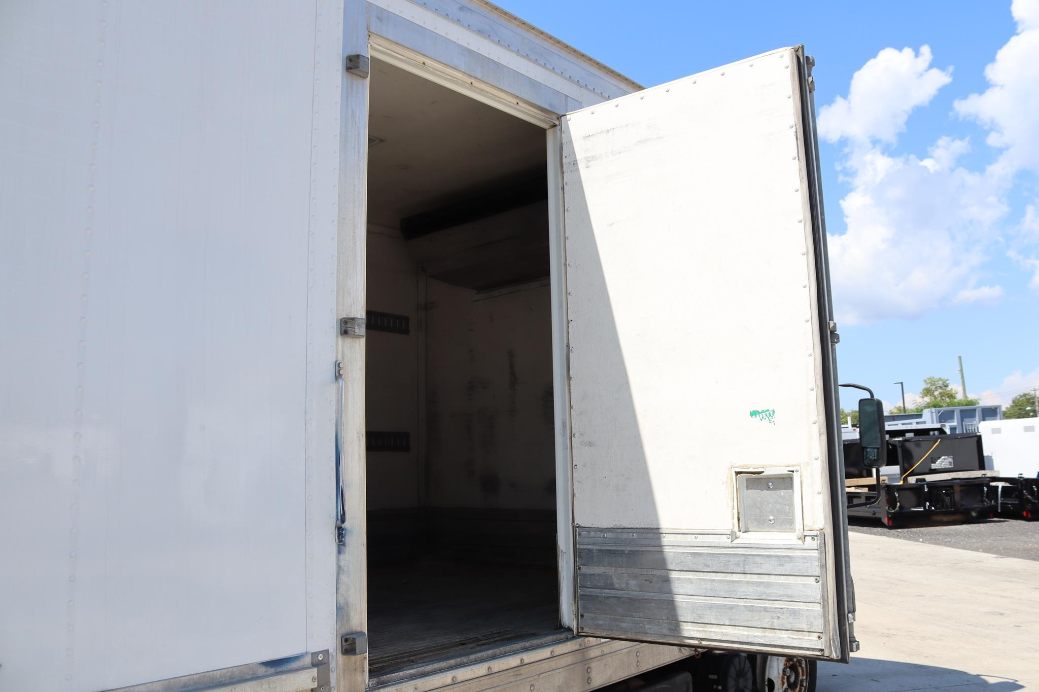 2016 ISUZU NRR 11037160354 2016 ISUZU NRR 11037160354