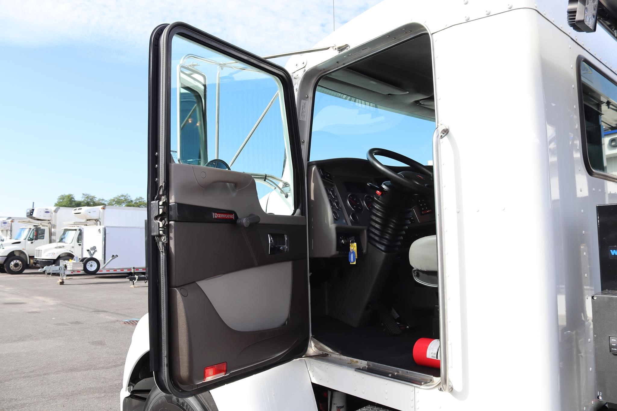 2022 KENWORTH T270 11037823834 2022 KENWORTH T270 11037823834